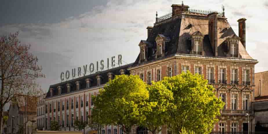 Courvoisier est installé à Jarnac sur les bords de la Charente depuis 1828.