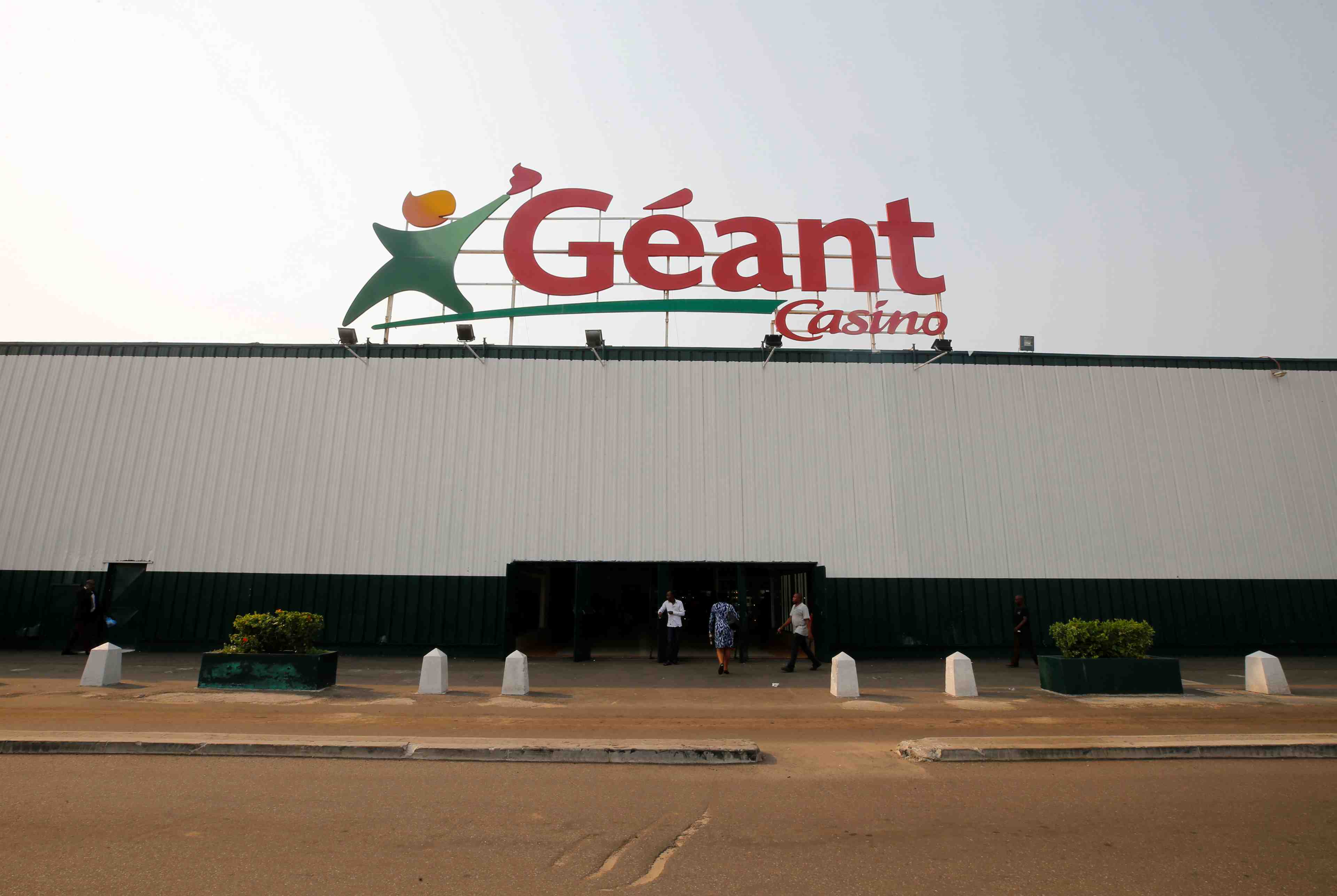 Casino pret a se separer de 20 de ses hypers geant, selon les echos