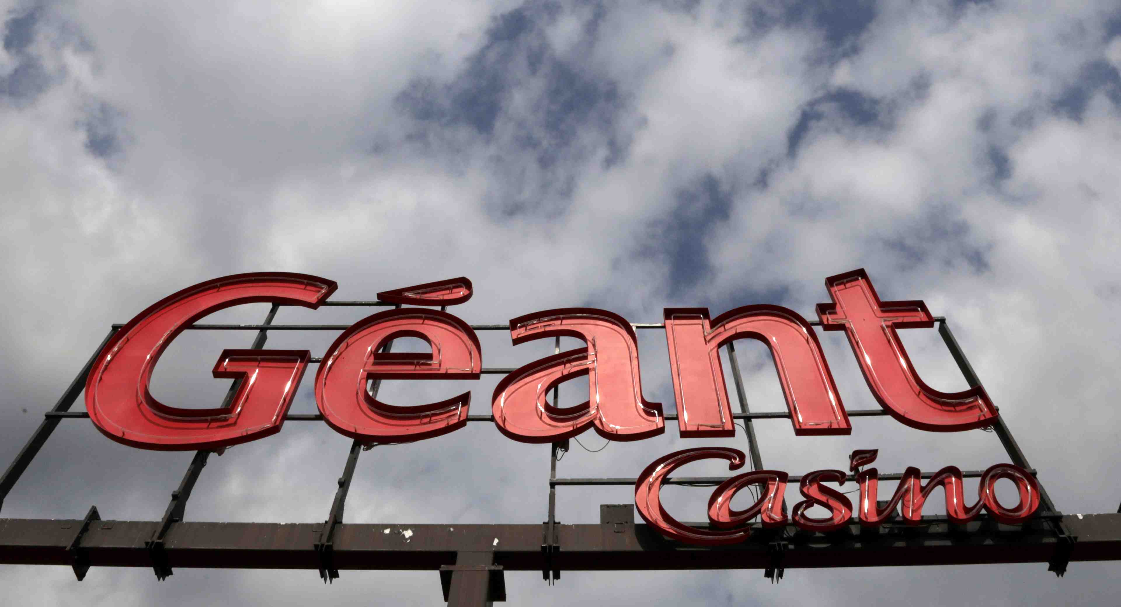 Casino va ceder plus d'actifs et se fixe des objectifs a 3 ans