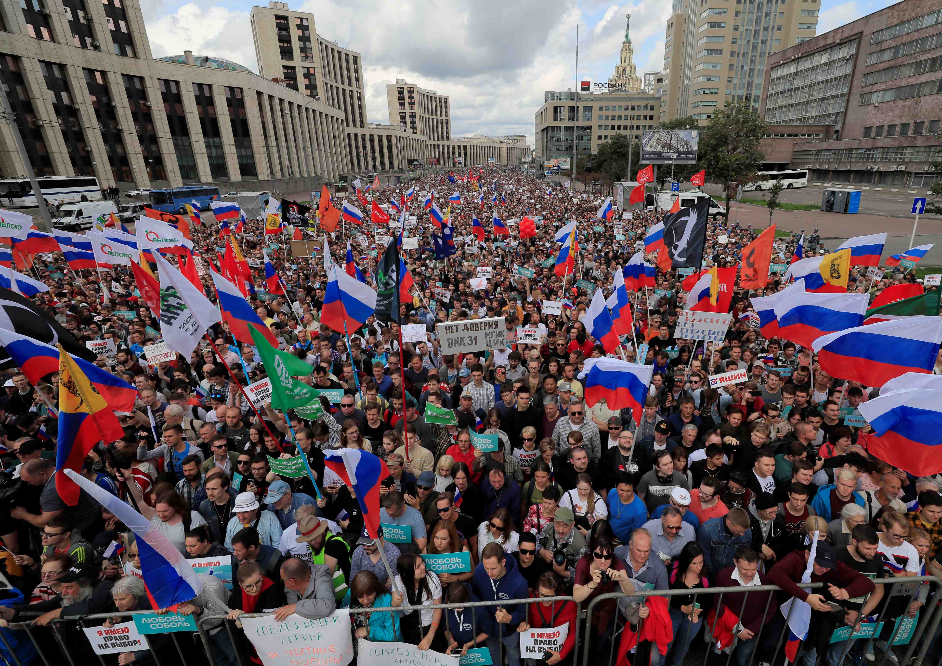 Manifestation a moscou apres le rejet de candidatures d'opposants