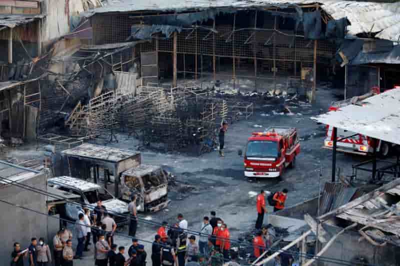 Interpellations apres l'accident dans une usine de djakarta