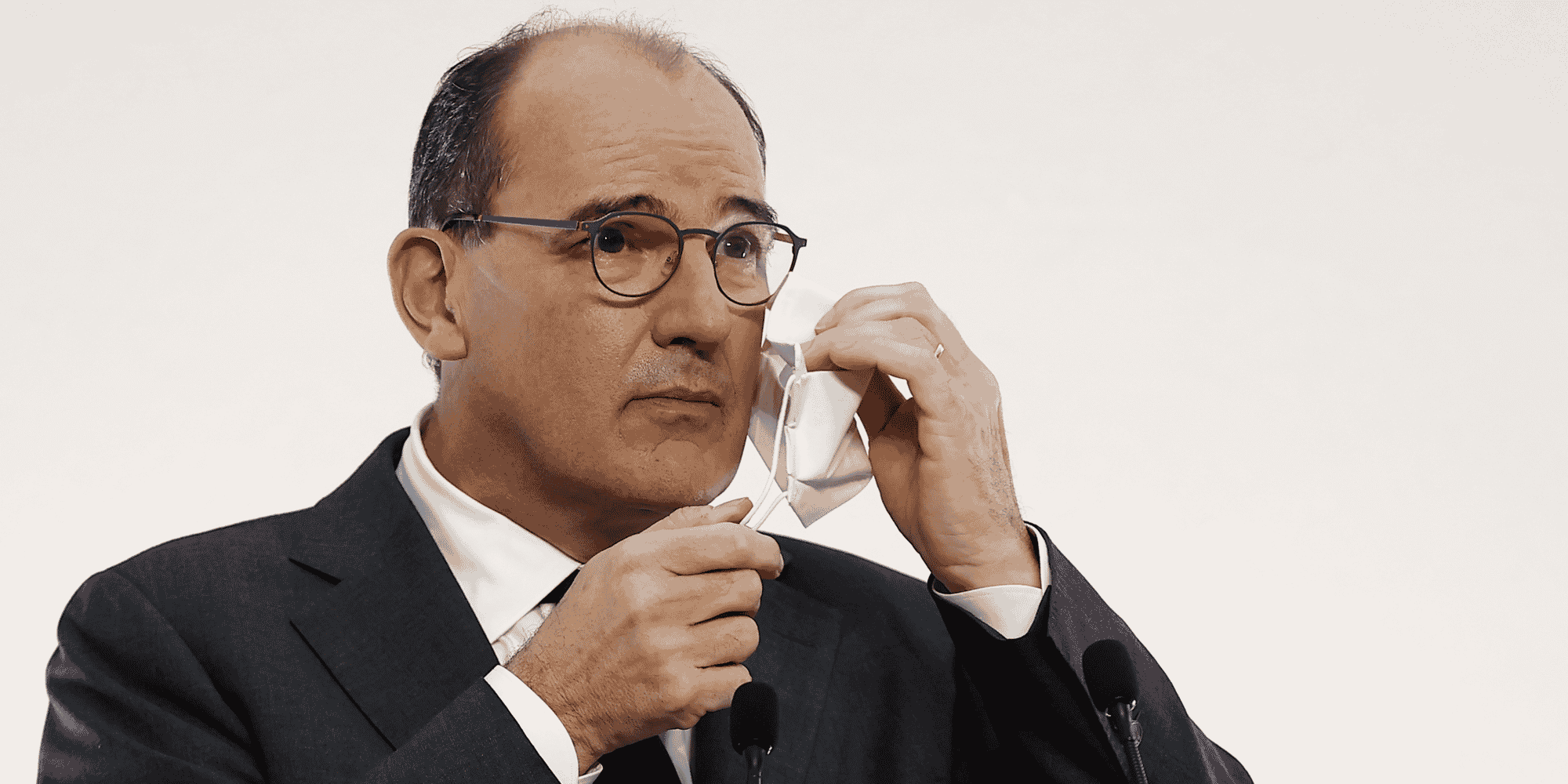 Castex "espere" une reouverture des commerces "dans quelques jours"