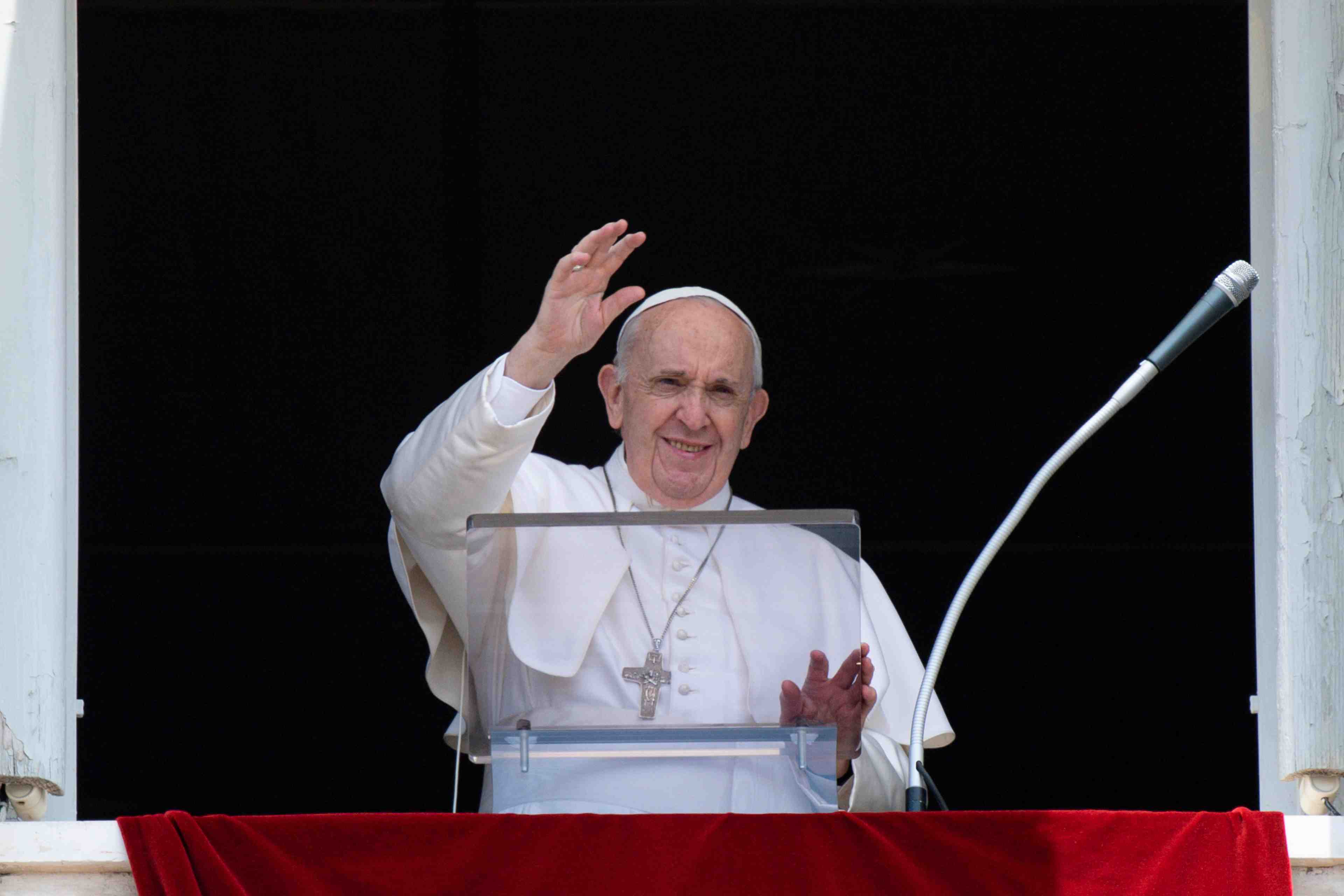 Le pape francois en bonne sante apres son operation du colon