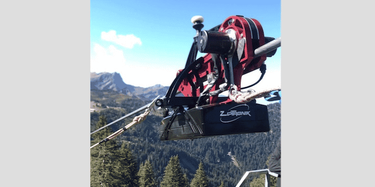 L'entreprise catalane Pacset, qui exploite le parc de tyroliennes le Tyrovol à Porté-Puymorens (Pyrénées-Orientales), a développé et fait breveter un système automatisé pour remonter les tyroliennes.