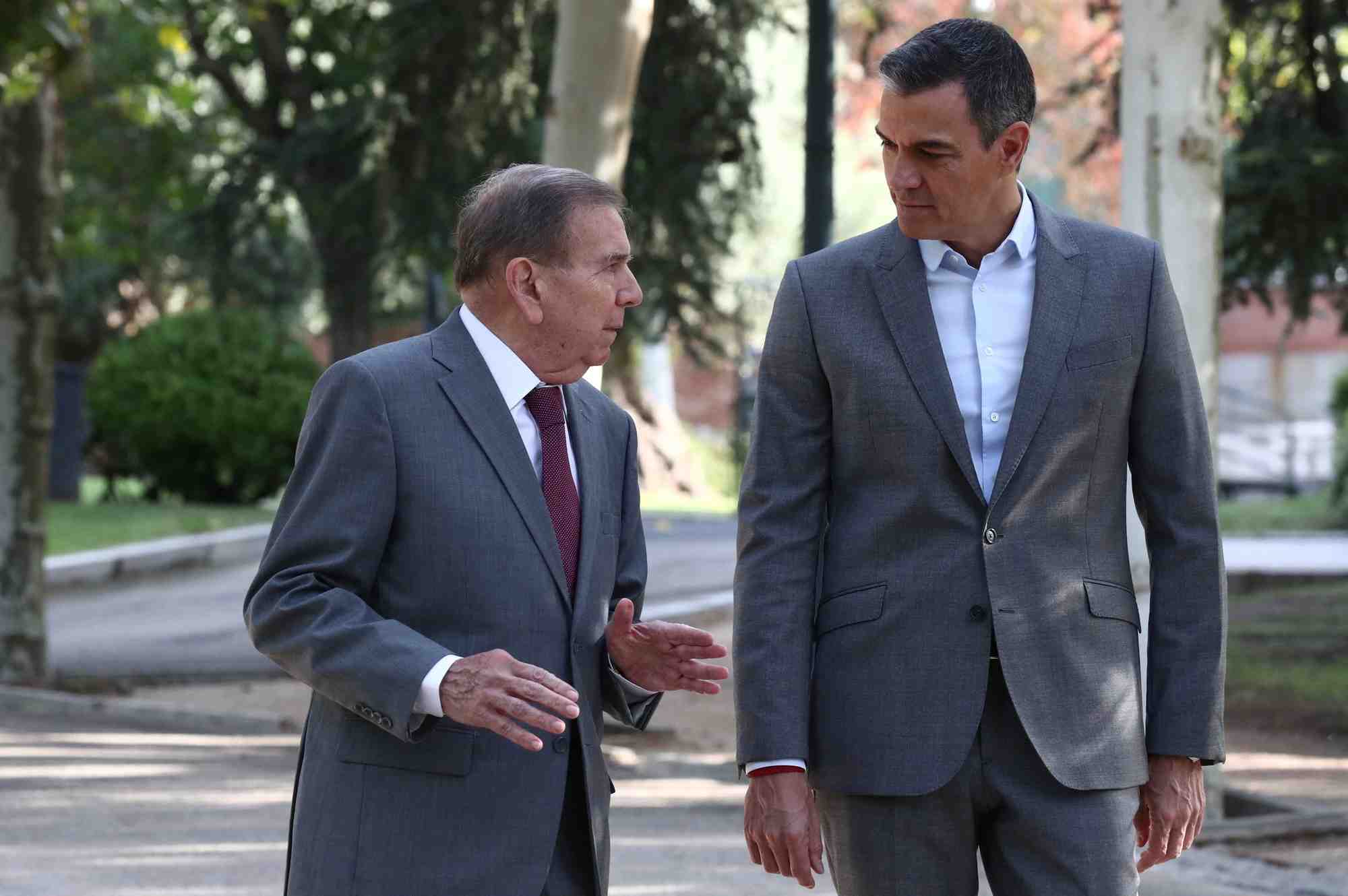 Le president du gouvernement espagnol, pedro sanchez, rencontre le candidat presidentiel venezuelien, edmundo gonzalez, a madrid