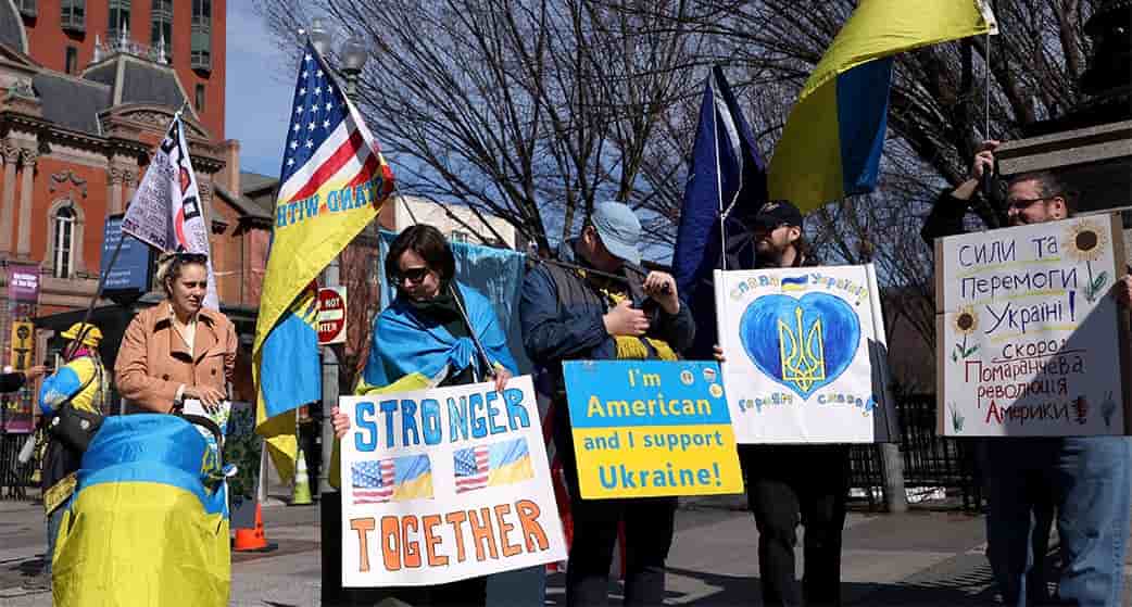 Les Ukrainiens soudés autour de Zelensly après son échange musclé avec Trump et Vance