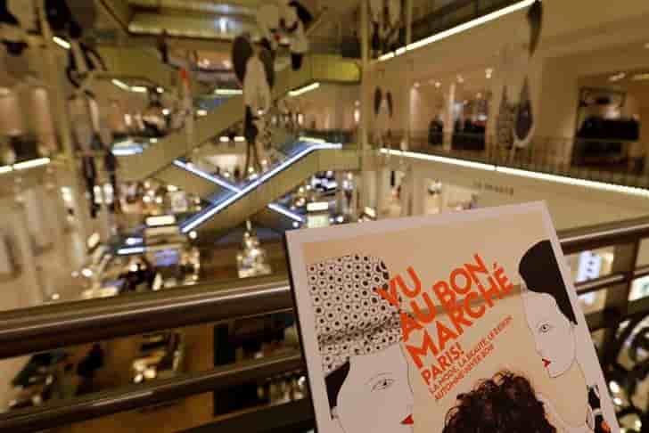 Les grands magasins parisiens retrouvent des couleurs