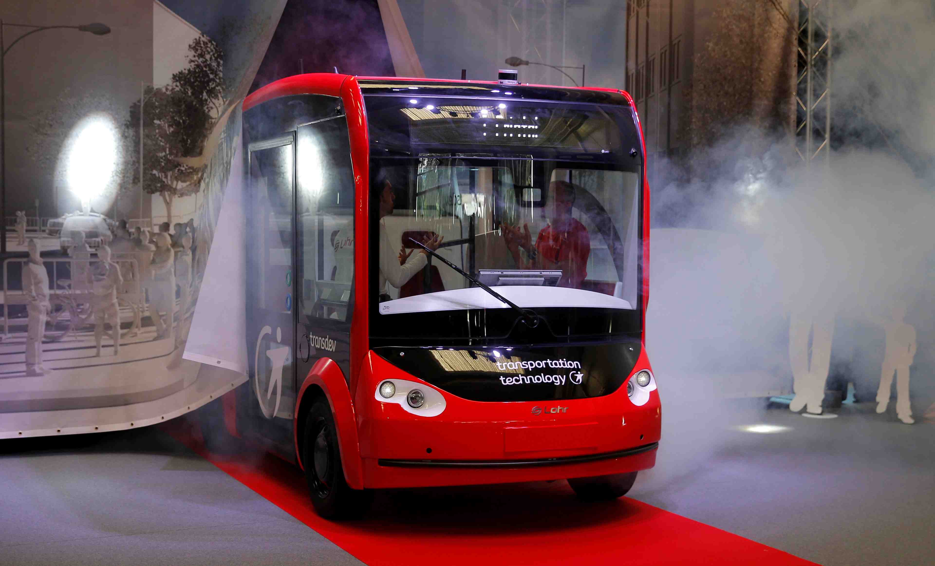 Lohr et transdev lancent le vehicule autonome cristal