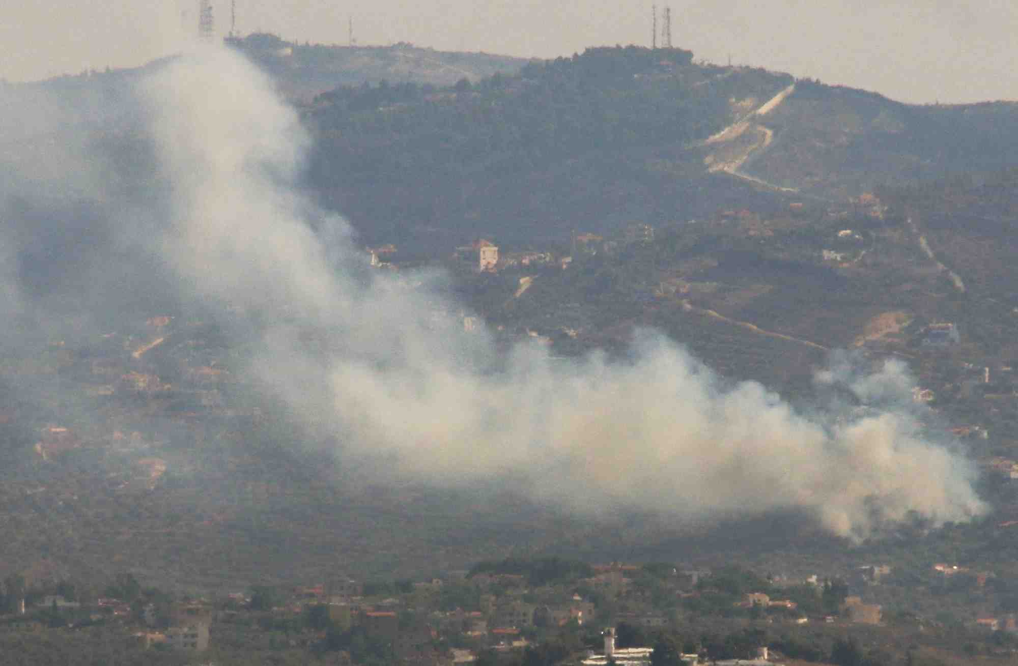 De la fumee s'eleve de kfar kila, au milieu des hostilites transfrontalieres entre le hezbollah et les forces israeliennes, comme le montre la photo de marjayoun, pres de la frontiere avec israel