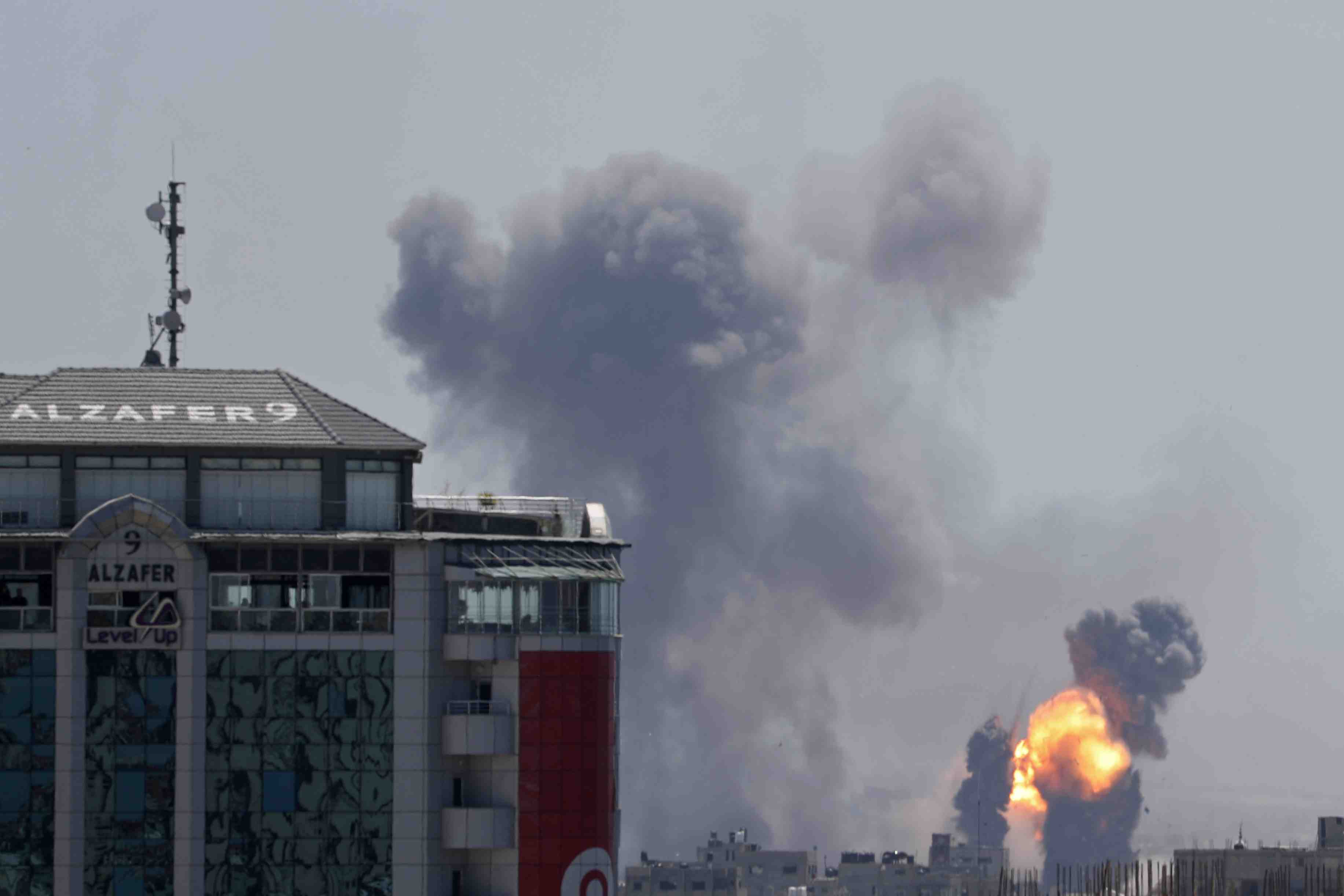 Raids aeriens israeliens a gaza apres des tirs de roquettes
