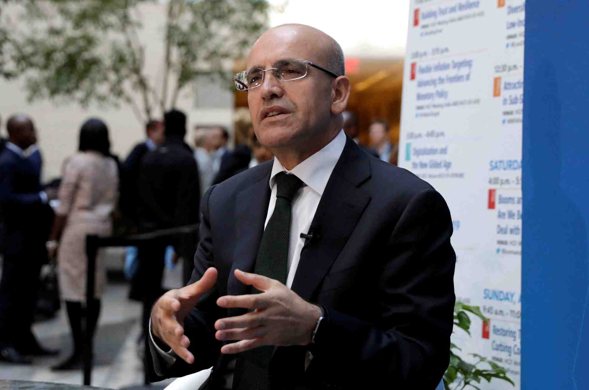 Ancien ministre turc de l'economie mehmet simsek lors d'une interview a washington