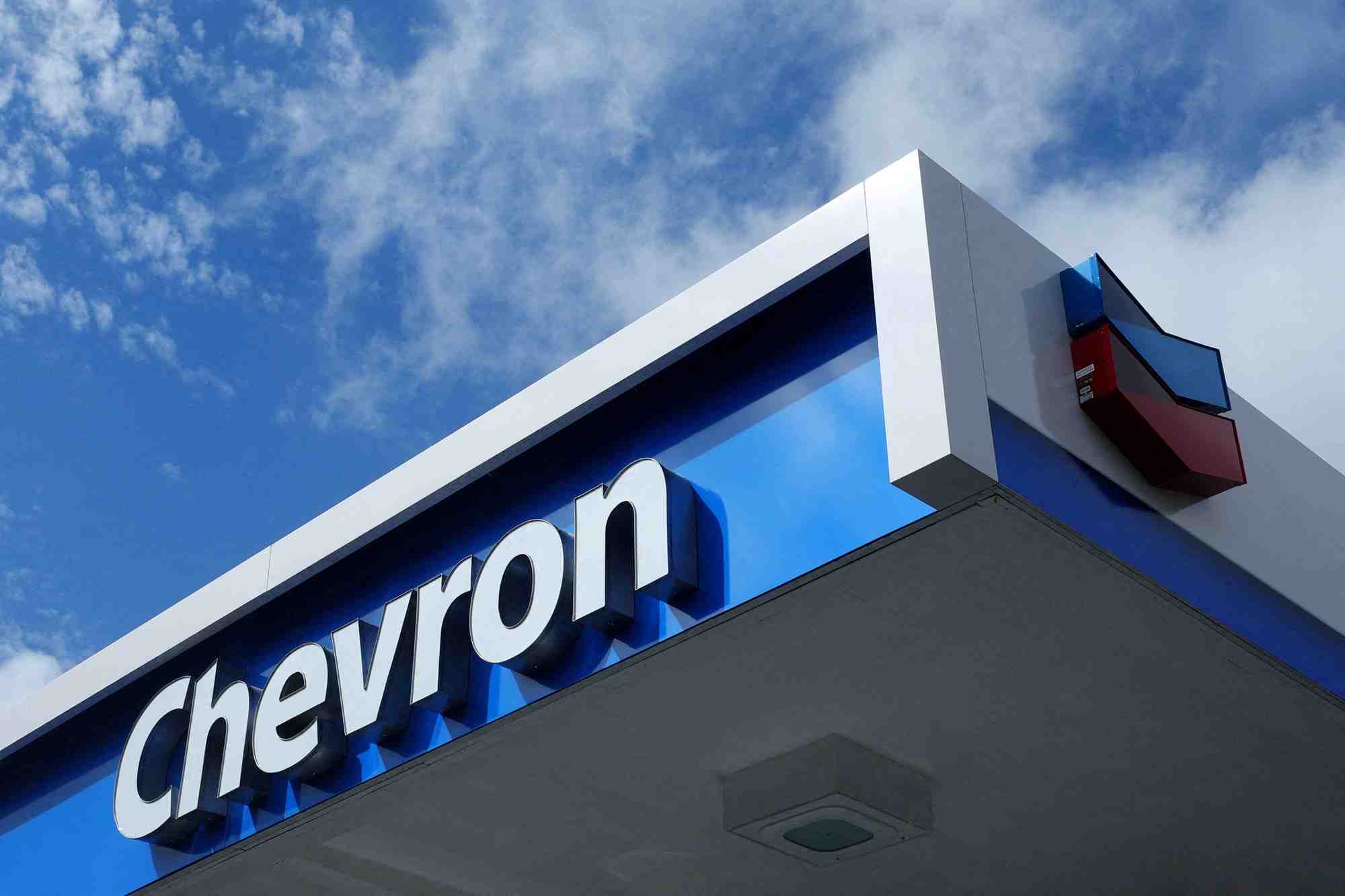 Une station-service chevron, aux etats-unis