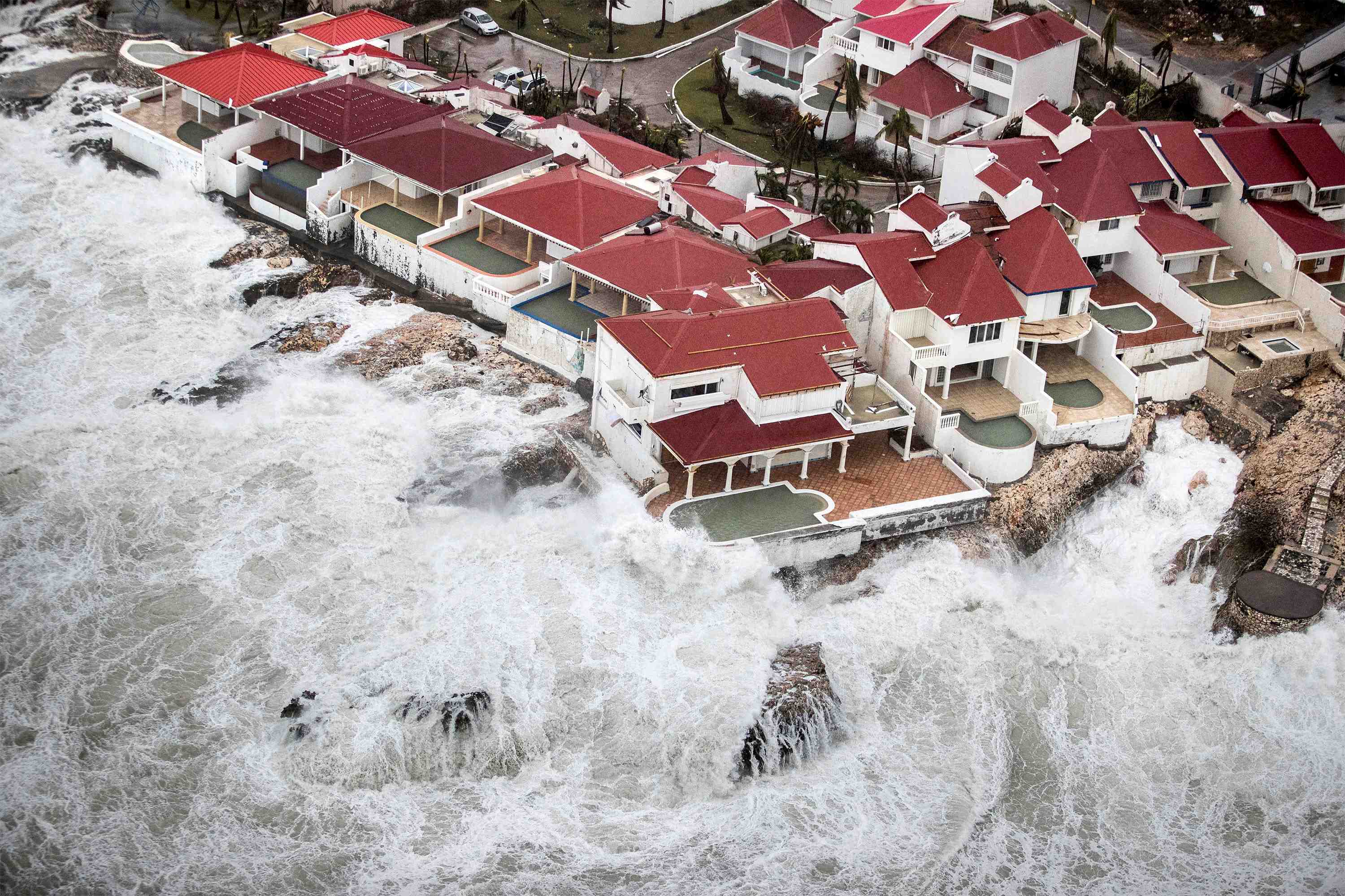 L'ouragan irma fait route vers la floride apres 19 morts dans les caraibes