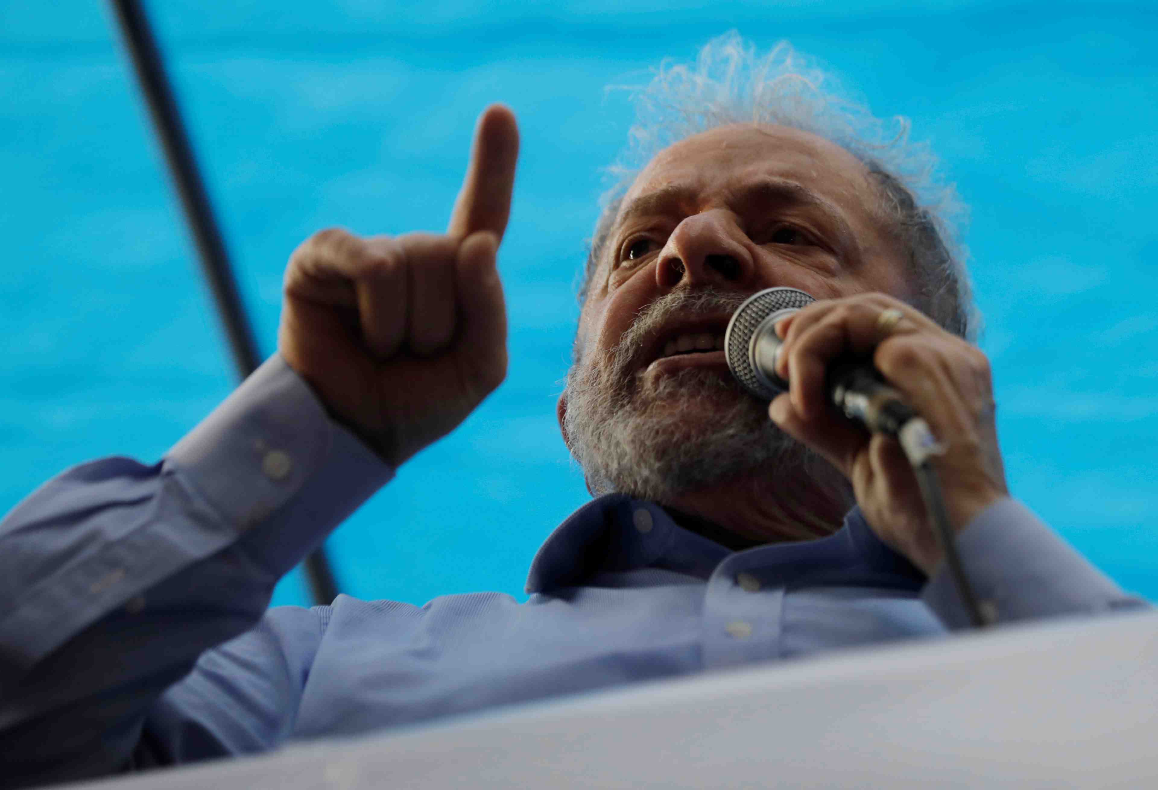 Lula gagnerait la presidentielle au bresil, s'il peut etre candidat