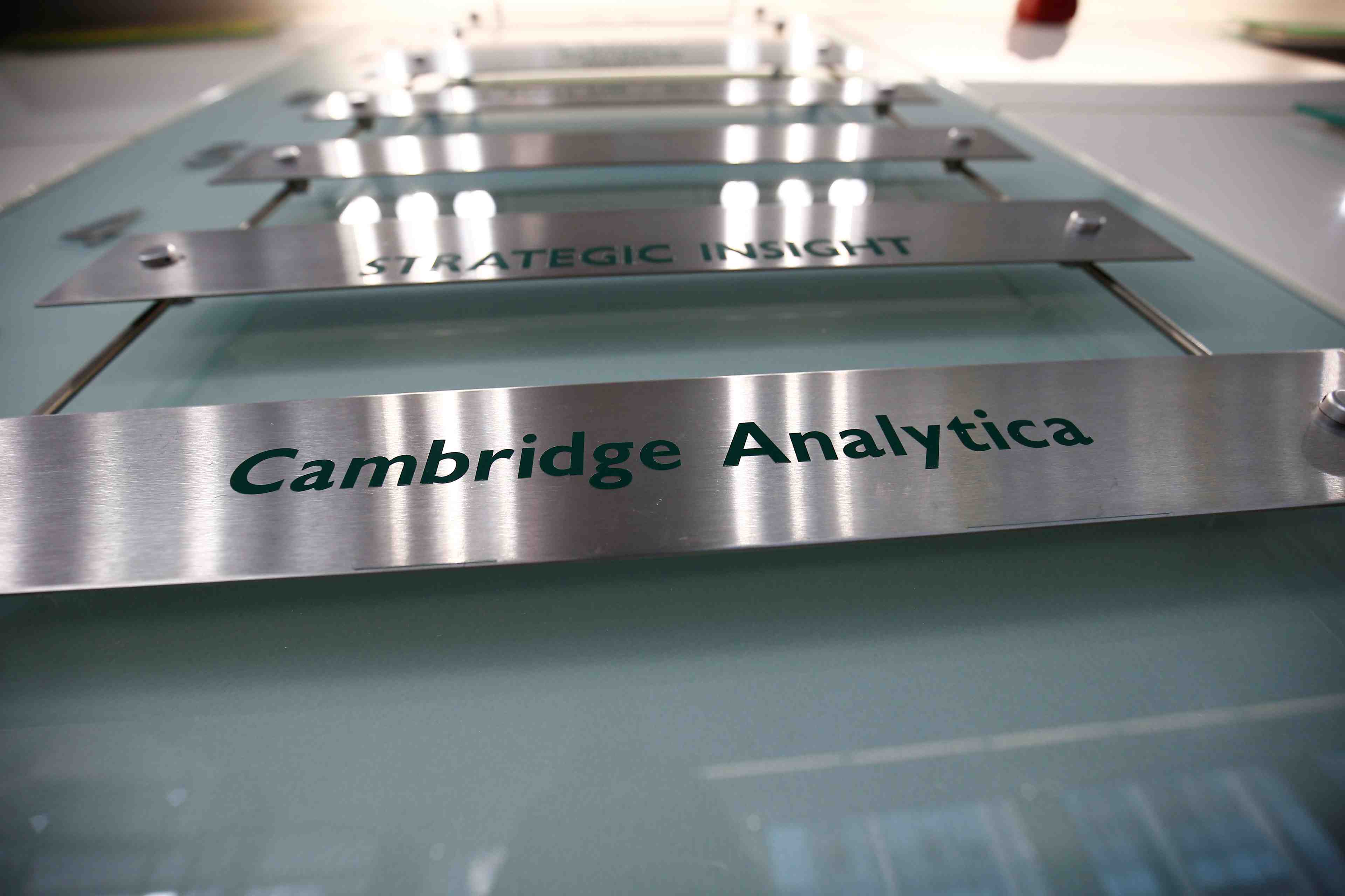 Grande-bretagne: cambridge analytica a aide un mouvement favorable au brexit