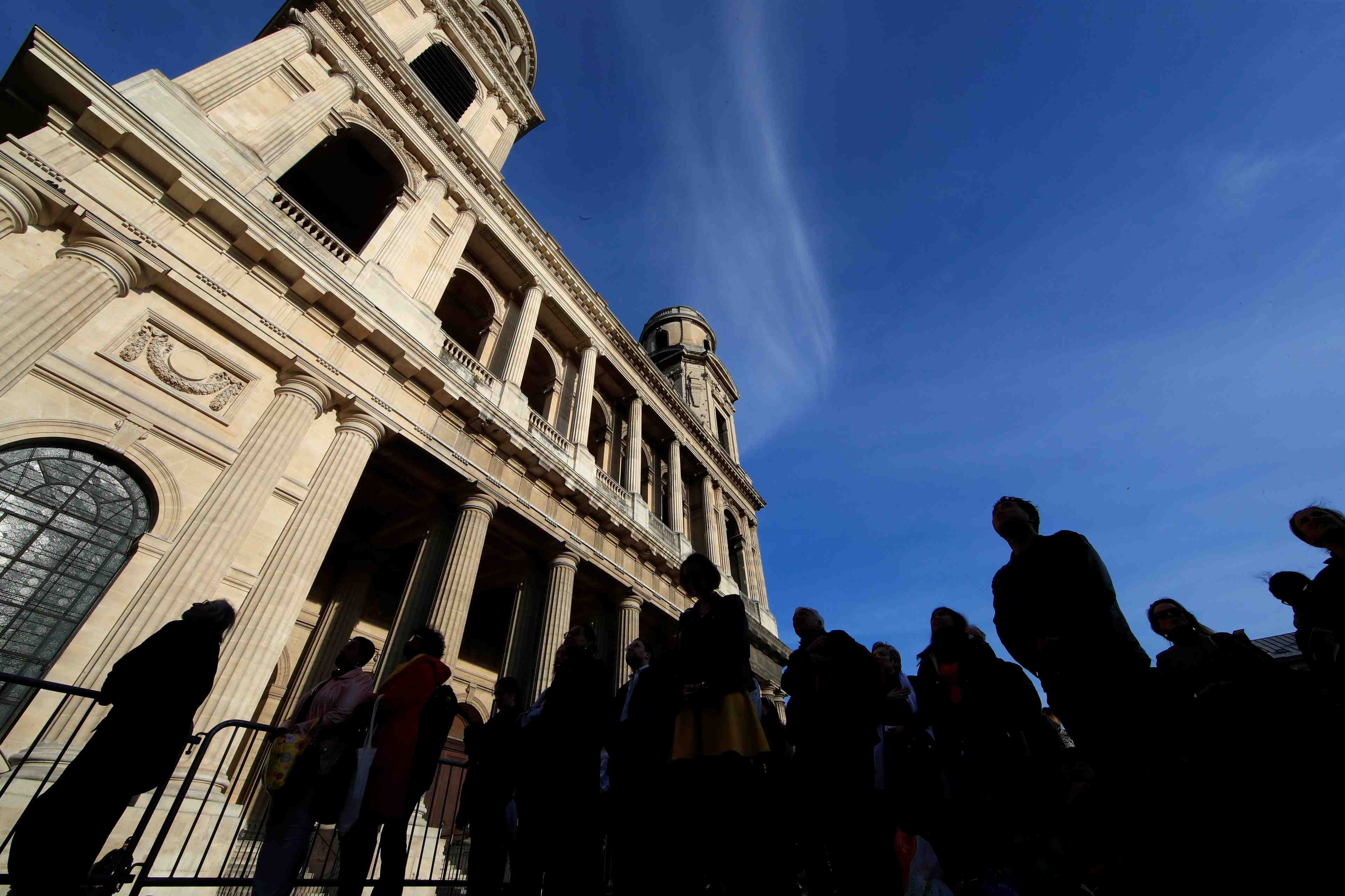 Paris: la prefecture interdit un rassemblement prevu dimanche devant l'eglise saint-sulpice