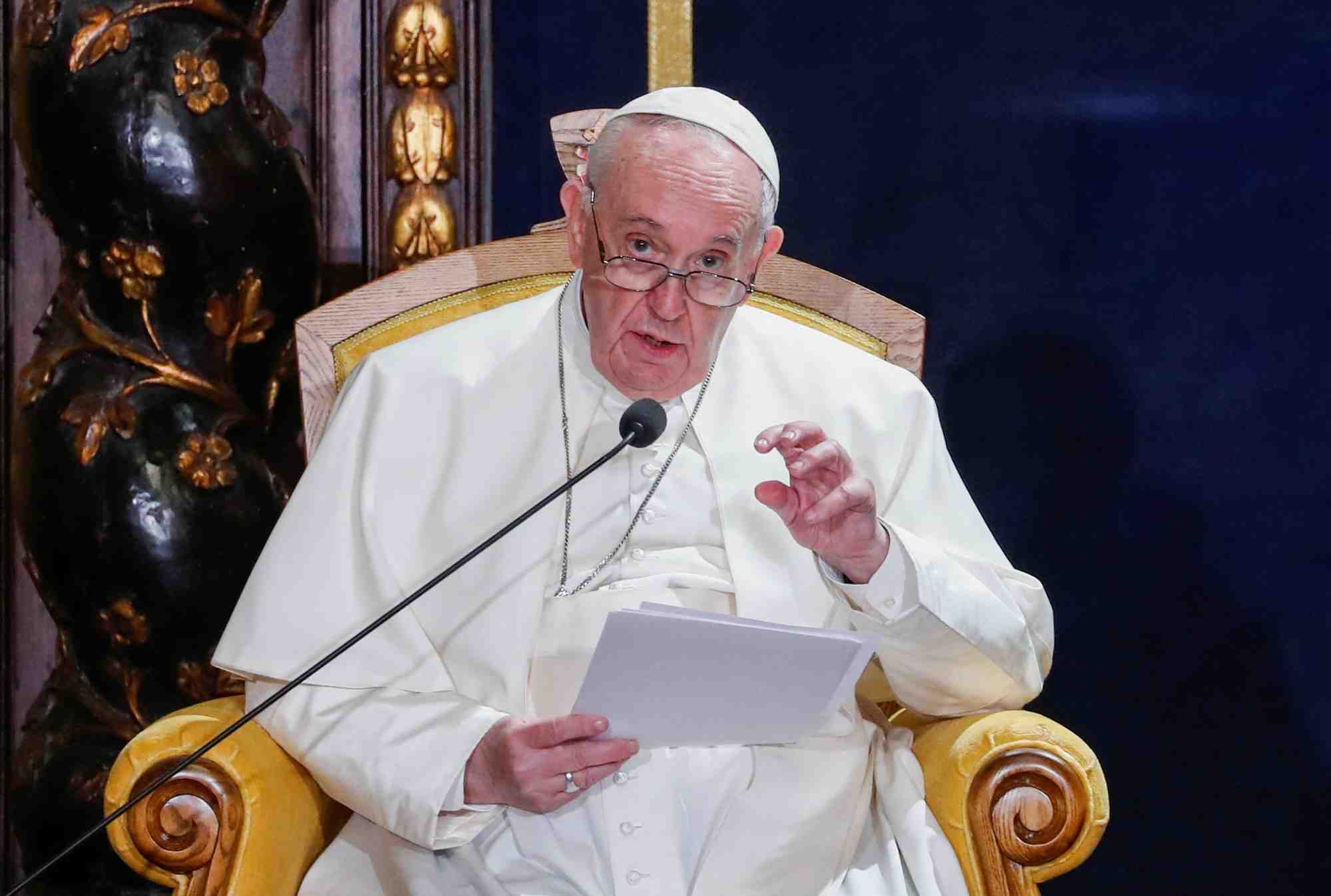 Le pape francois critique pour la premiere fois implicitement poutine
