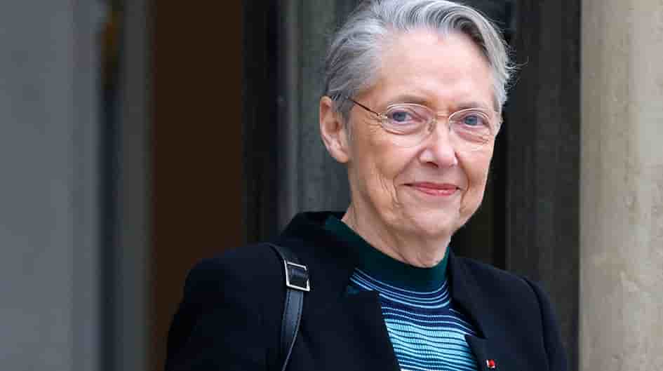 Élisabeth Borne, ministre de l’Éducation nationale, de l’Enseignement supérieur et de la Recherche, en février 2025, à la sortie d’un conseil des ministres à l’Élysée.