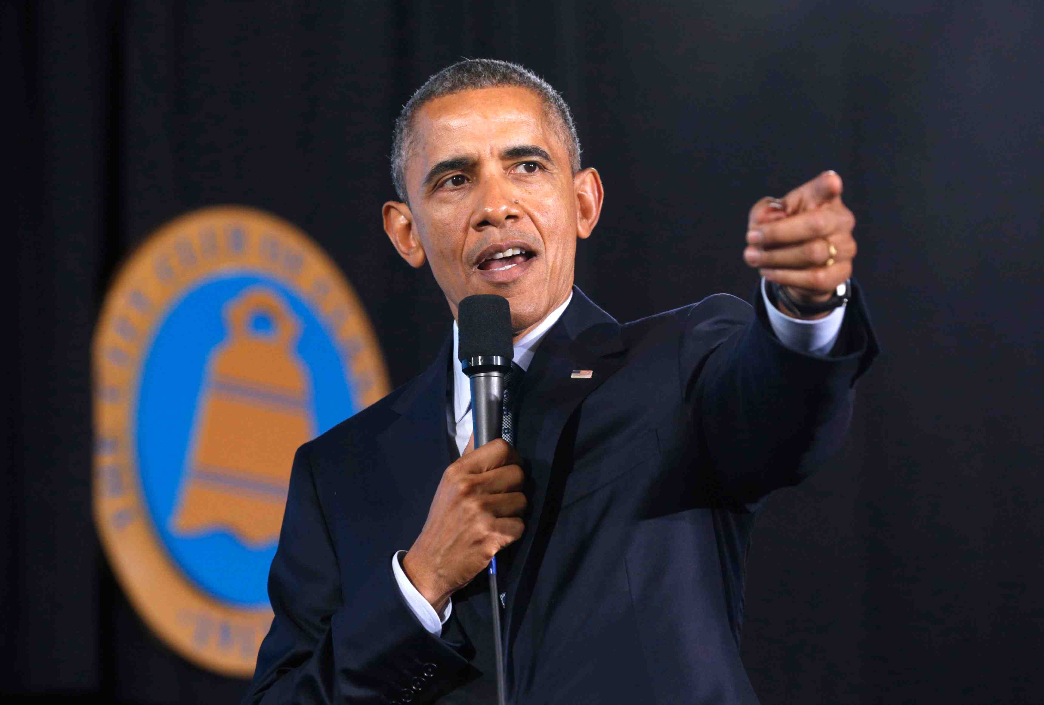 Barack obama annonce a benjamin netanyahu un reexamen de sa politique au proche-orient