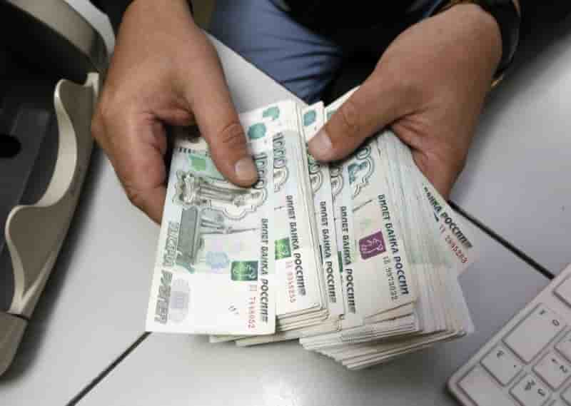 Les sanctions us a l'etude contre moscou font chuter le rouble