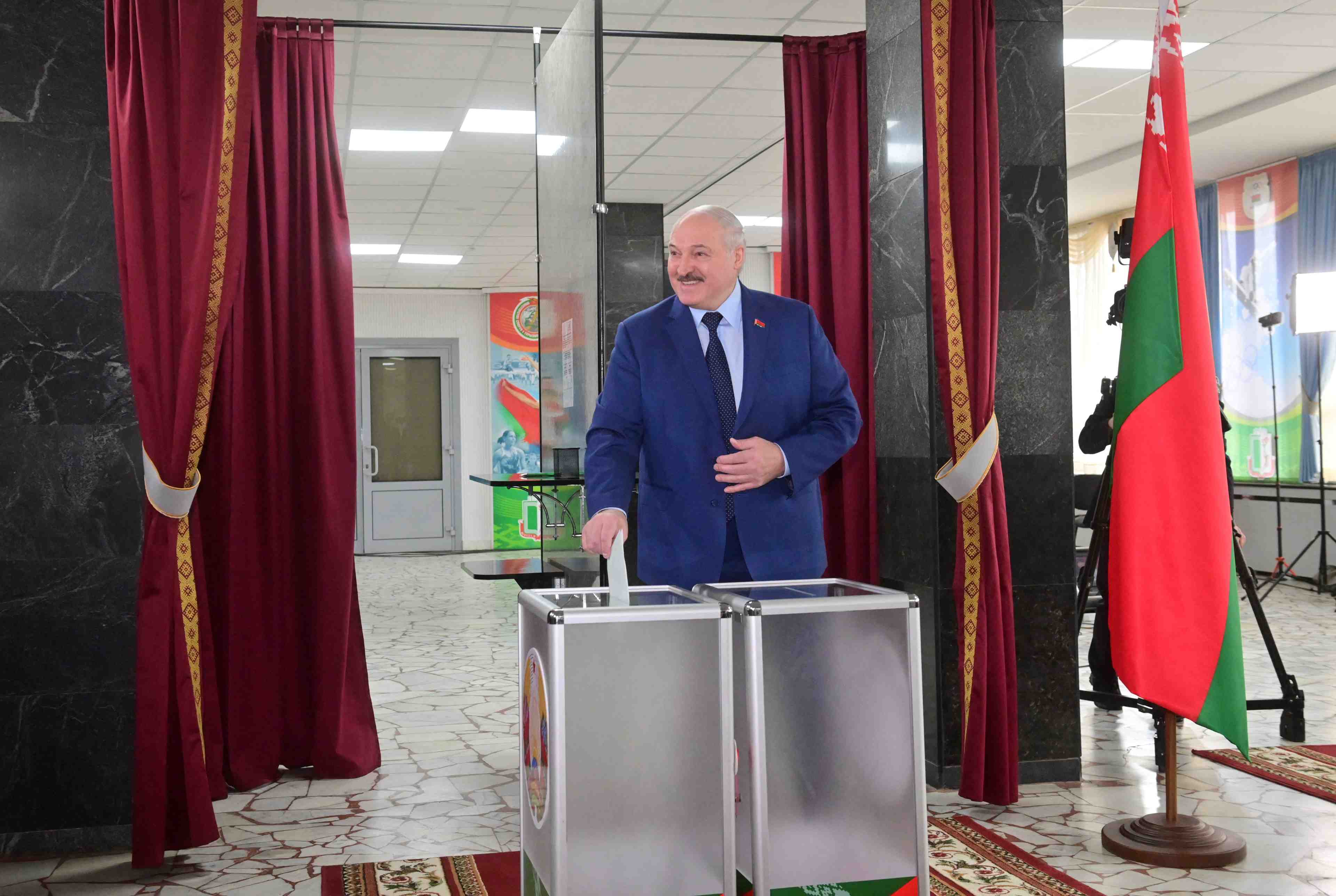 Bielorussie: un referendum approuve une nouvelle constitution