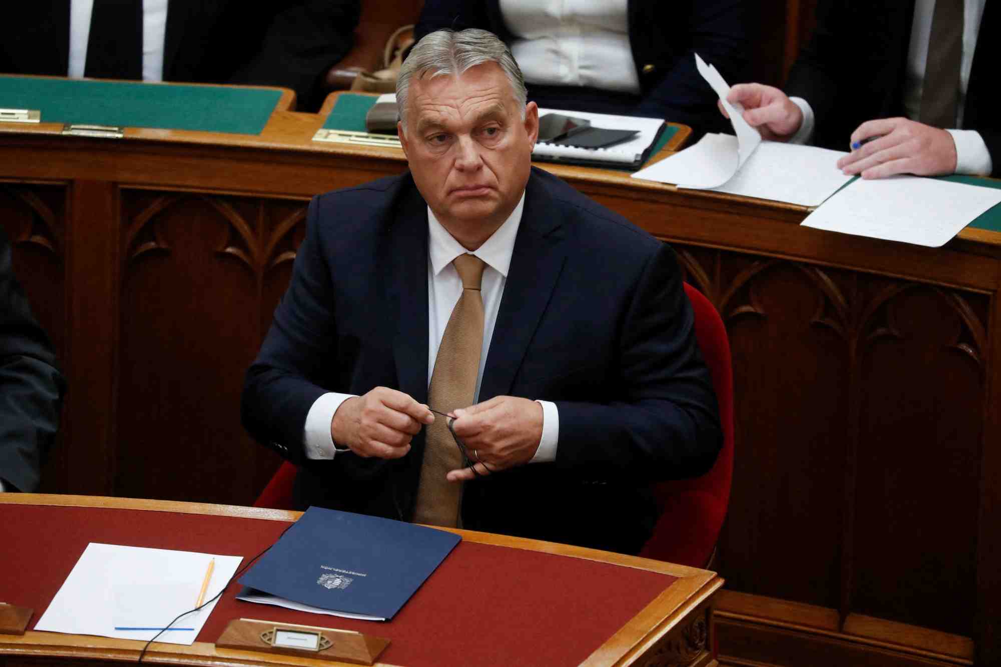 Le parlement hongrois se reunit pour la session d'automne, a budapest