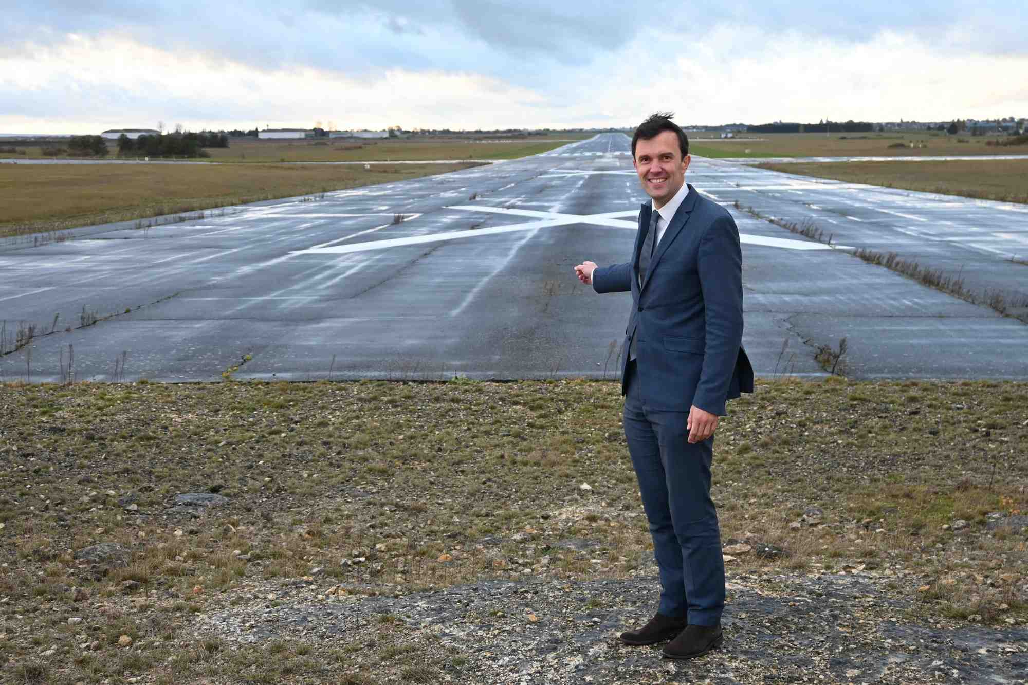 Le maire DVG de Châteaudun a rallié l’opposition de droite sur son projet de redynamisation de l’ancienne base aérienne, nouveau fer de lance économique du Grand Châteaudun qui compte 40 000 habitants.