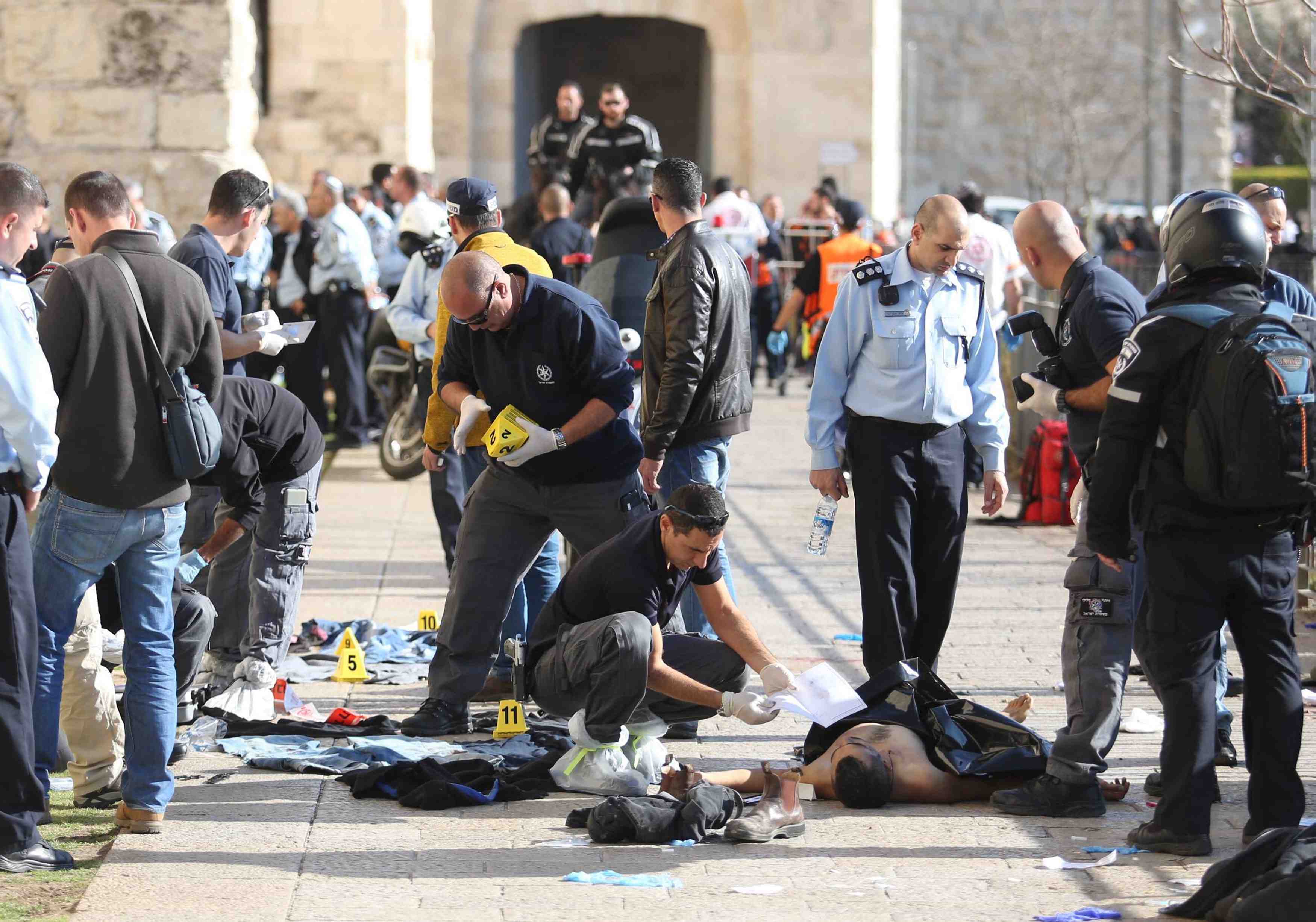 Trois israeliens poignardes a jerusalem