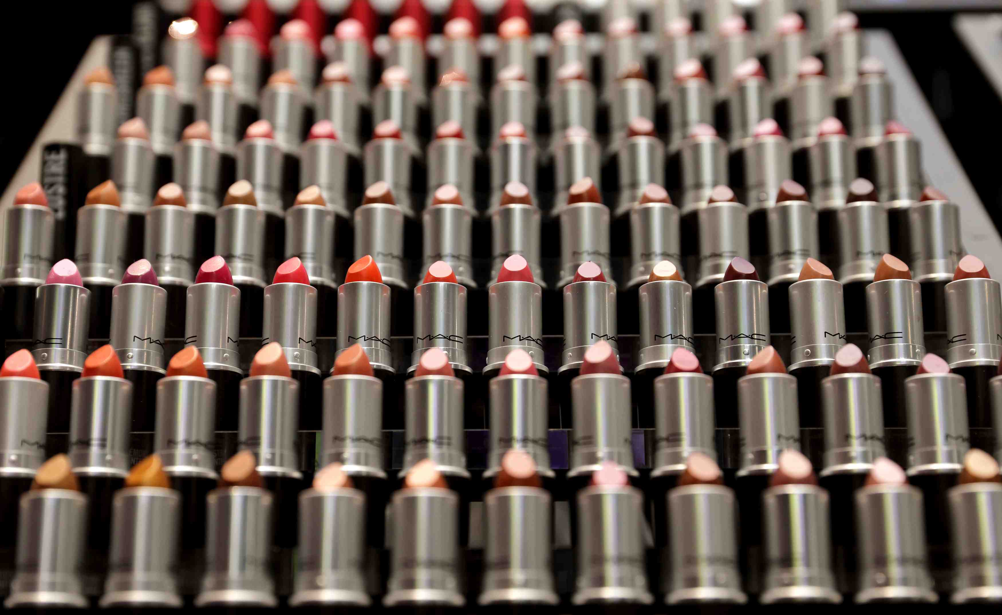 Estee lauder releve sa prevision apres un 1er trimestre superieur aux attentes