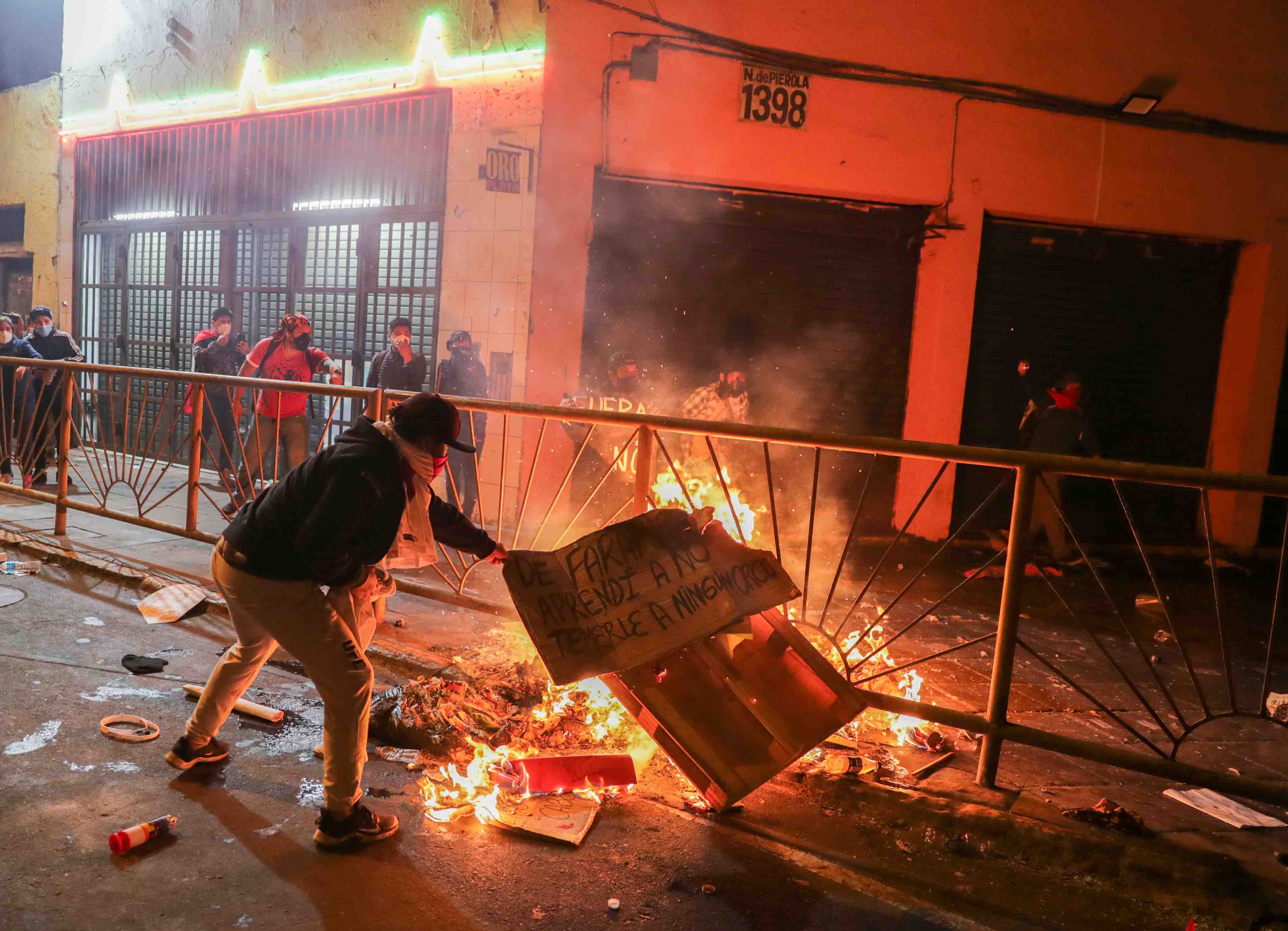 Perou: les manifestations se poursuivent apres la destitution de vizcarra