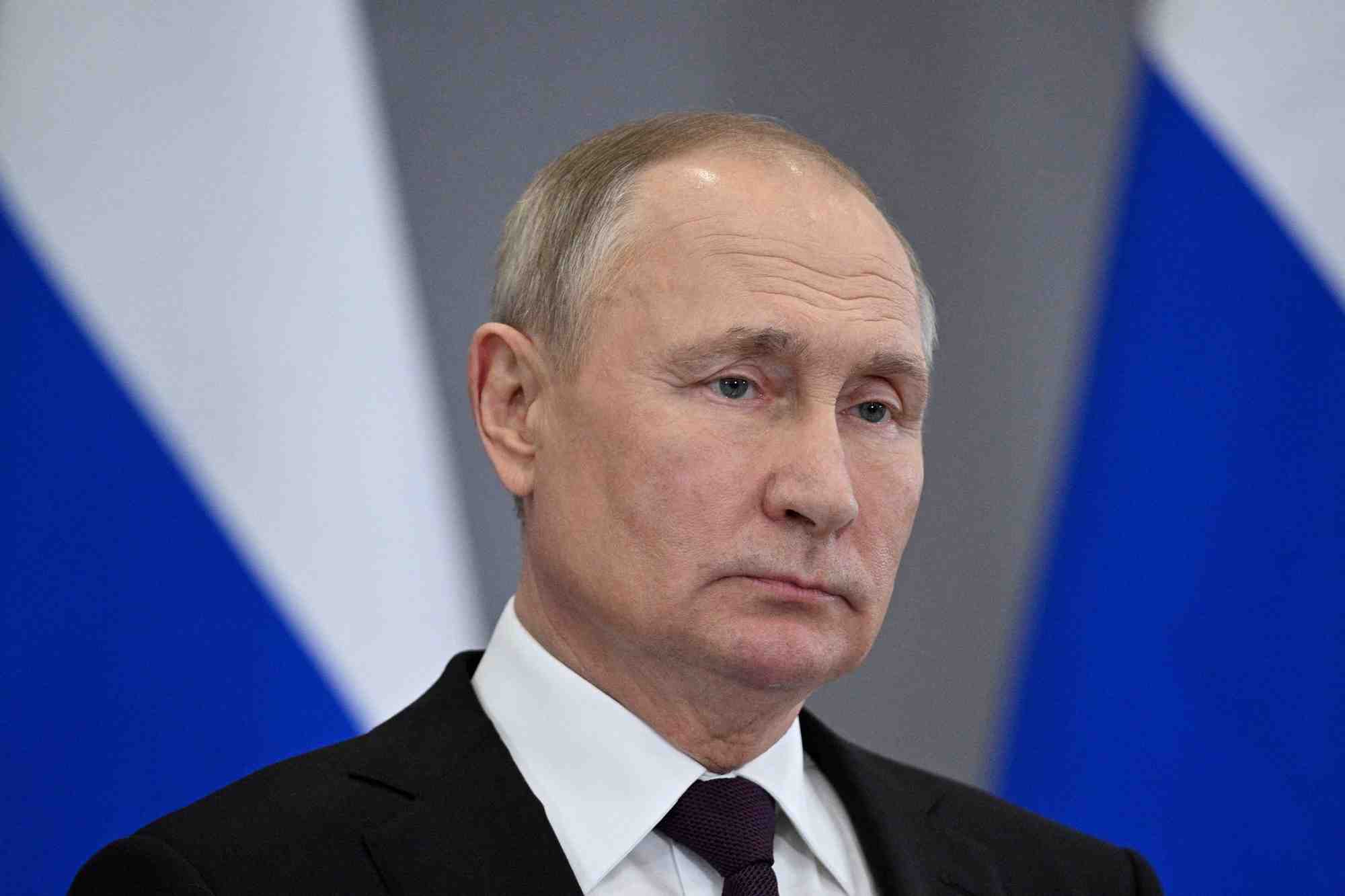 Le president russe vladimir poutine participe a une conference de presse a astana, au kazakhstan