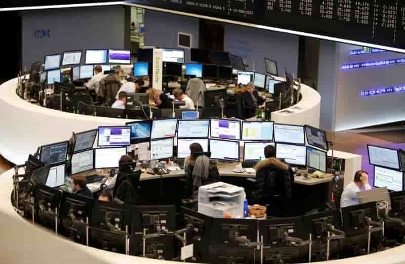 Les marches europeens ouvrent dans le rouge a cause de la grece