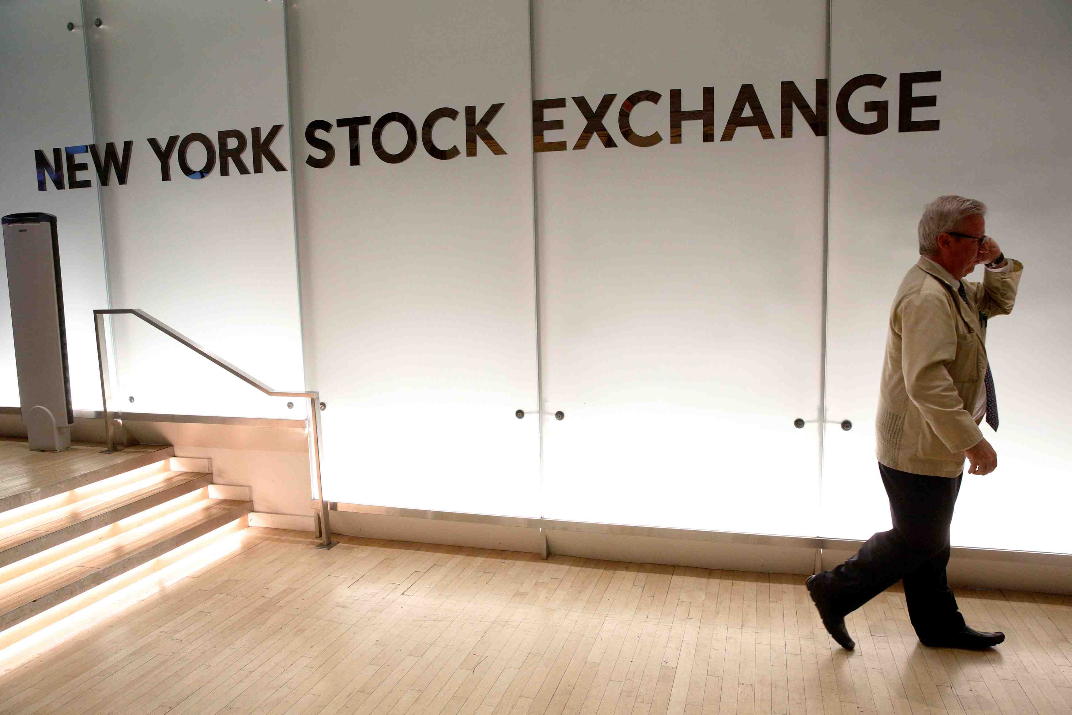 Wall street attend les resultats de poids lourds des techs