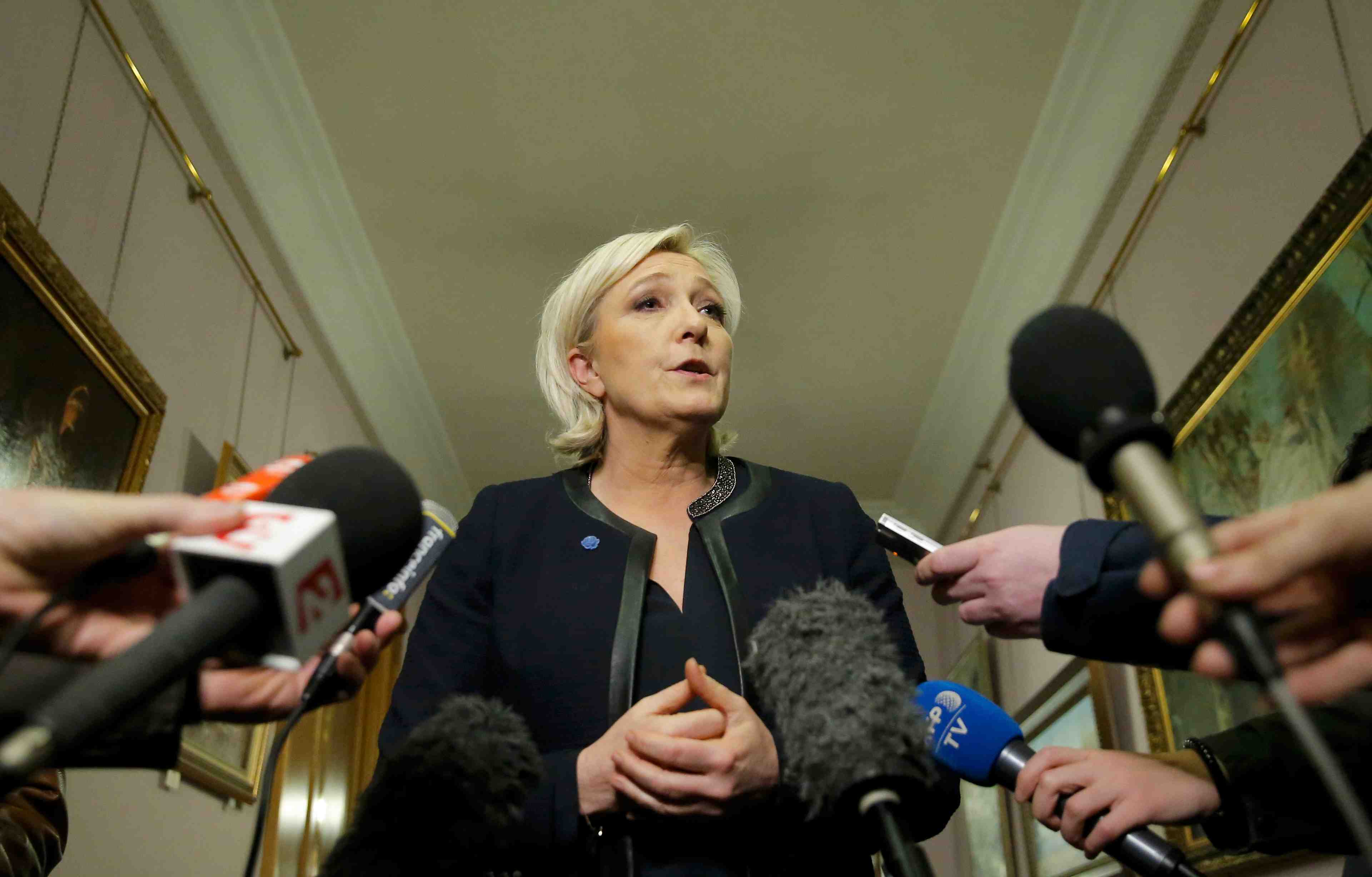 Le pen attendra l'election allemande pour negocier sur l'euro