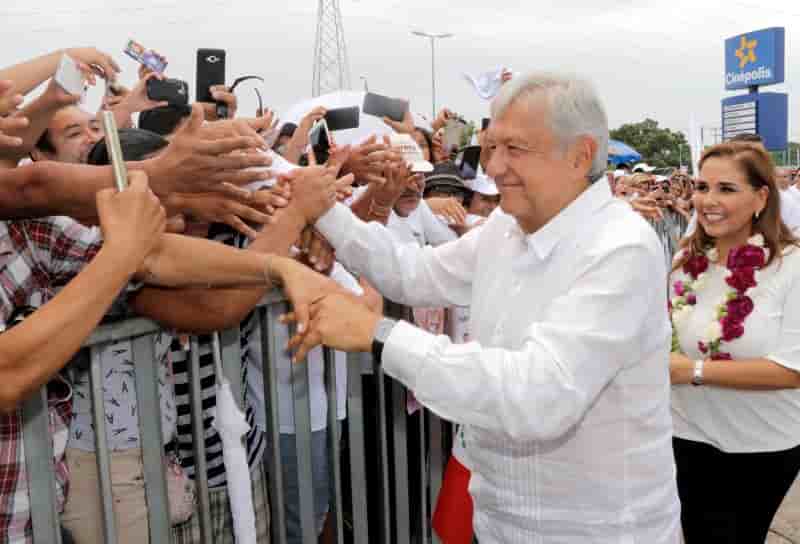 Mexique: lopez obrador largement en tete avant la presidentielle