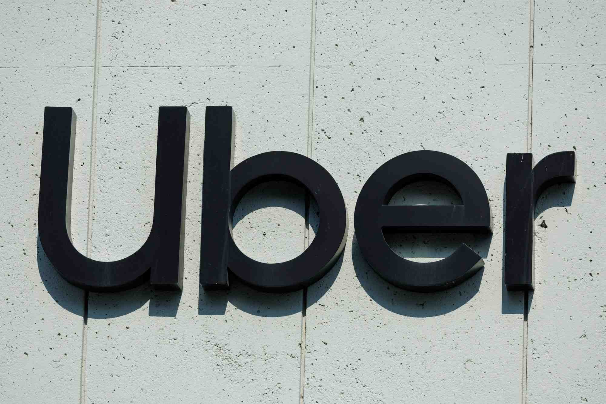Logo d'uber sur un batiment a los angeles, californie