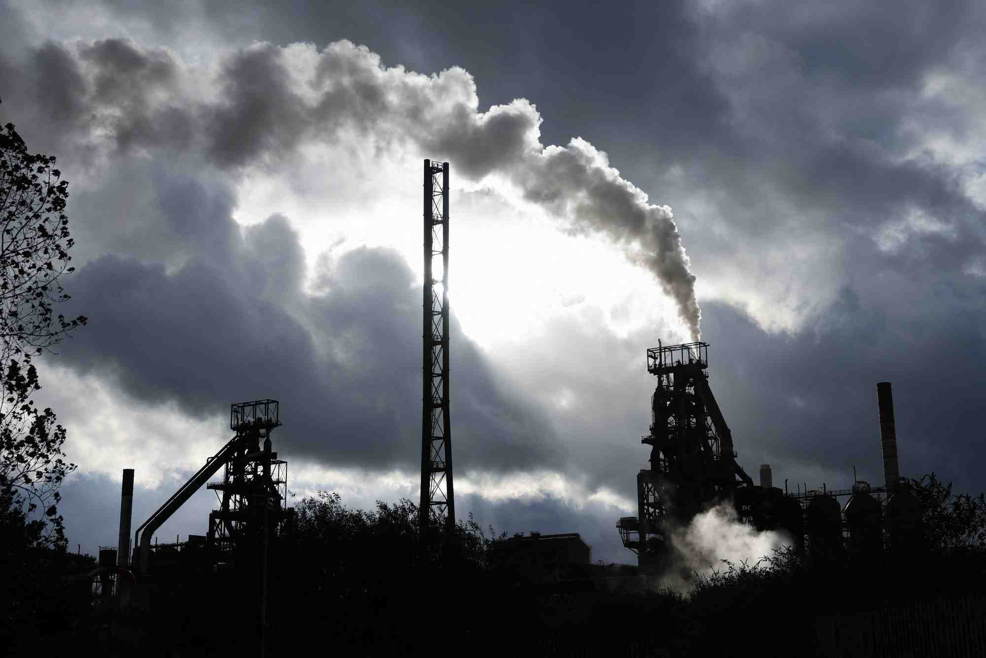 Une usine de production d'acier a port talbot, au pays de galles