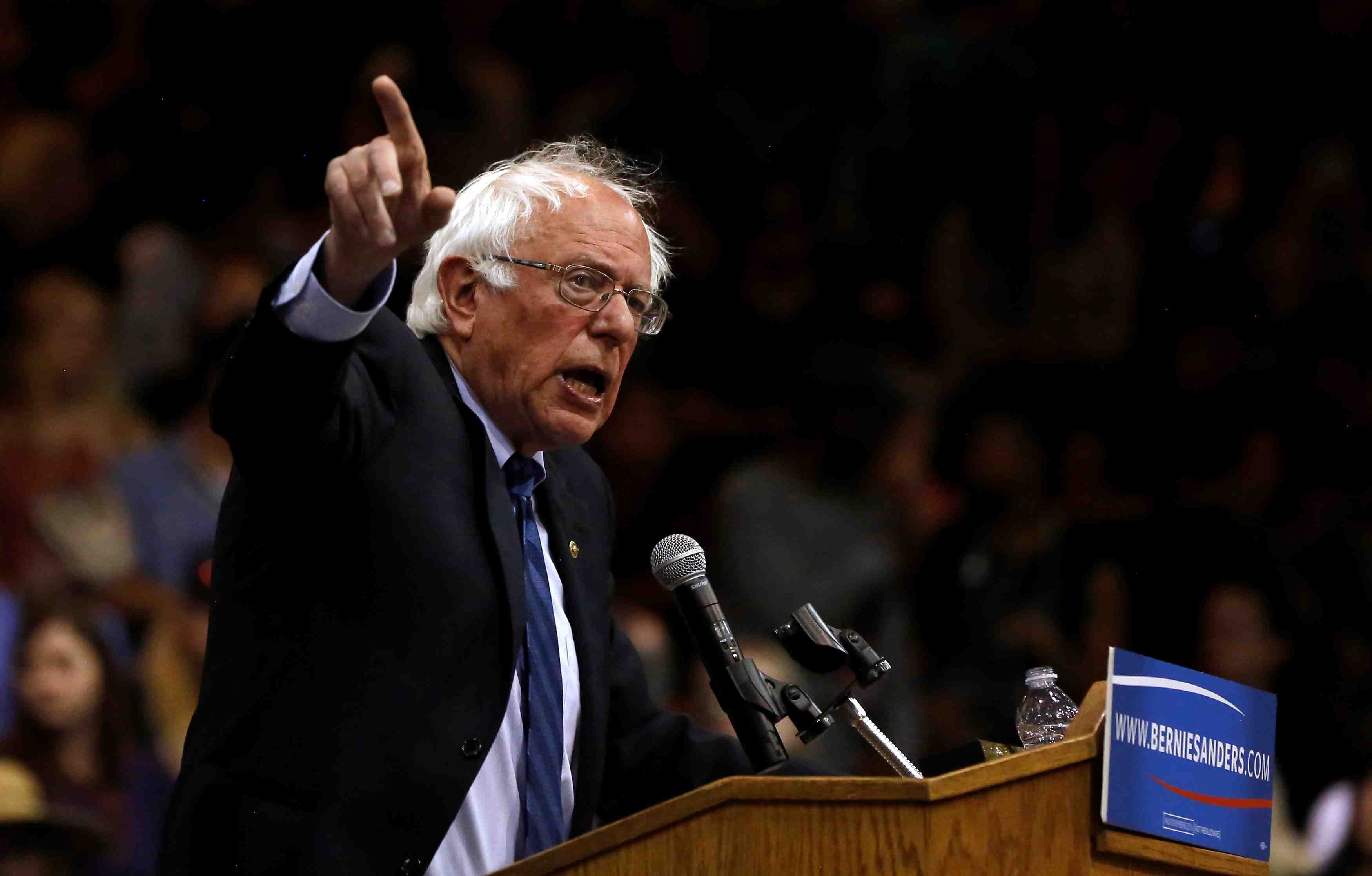 Bernie sanders s'impose face a hillary clinton en virginie-occidentale