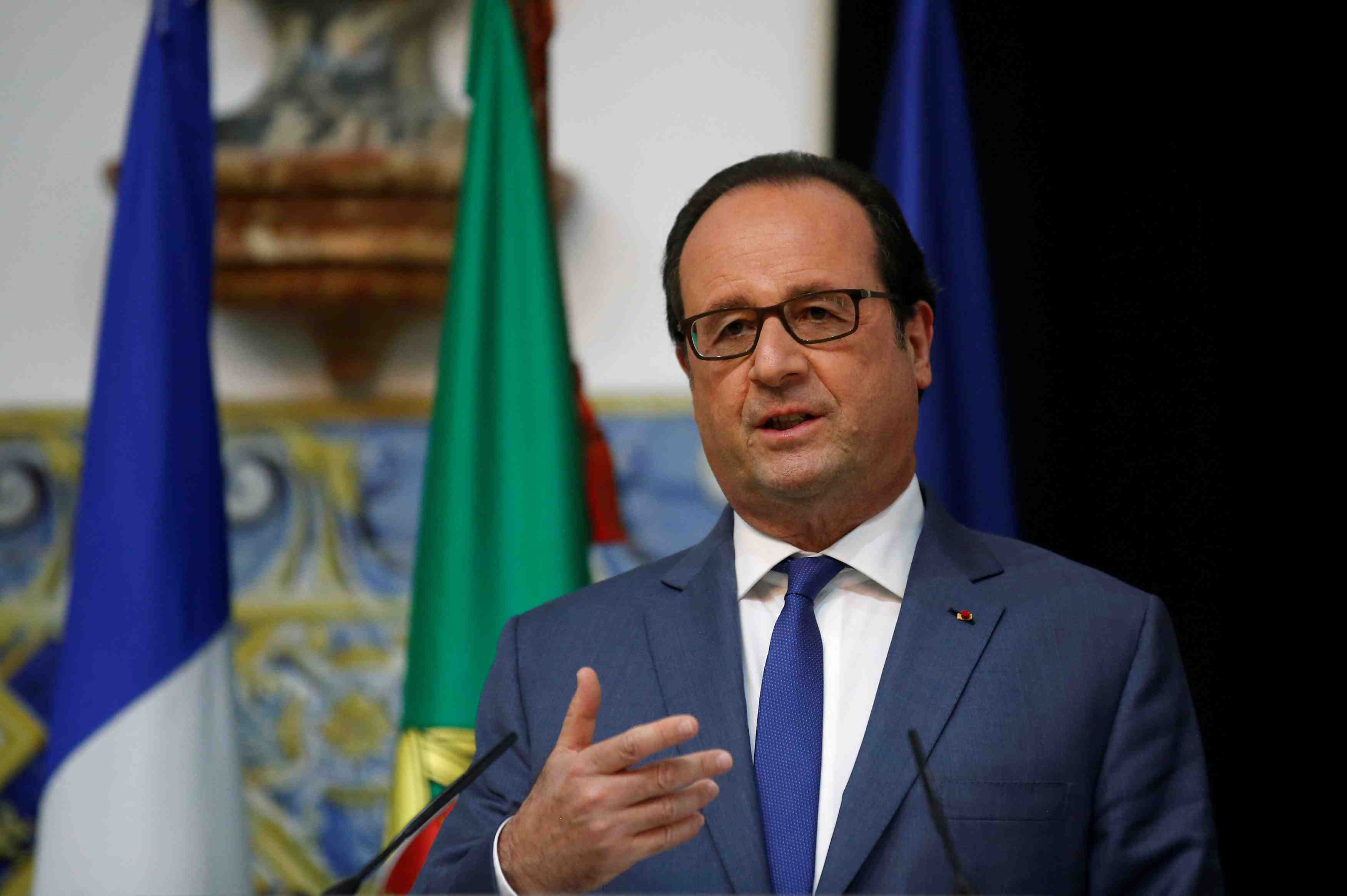 Hollande repond a la droite sur la securite des francais