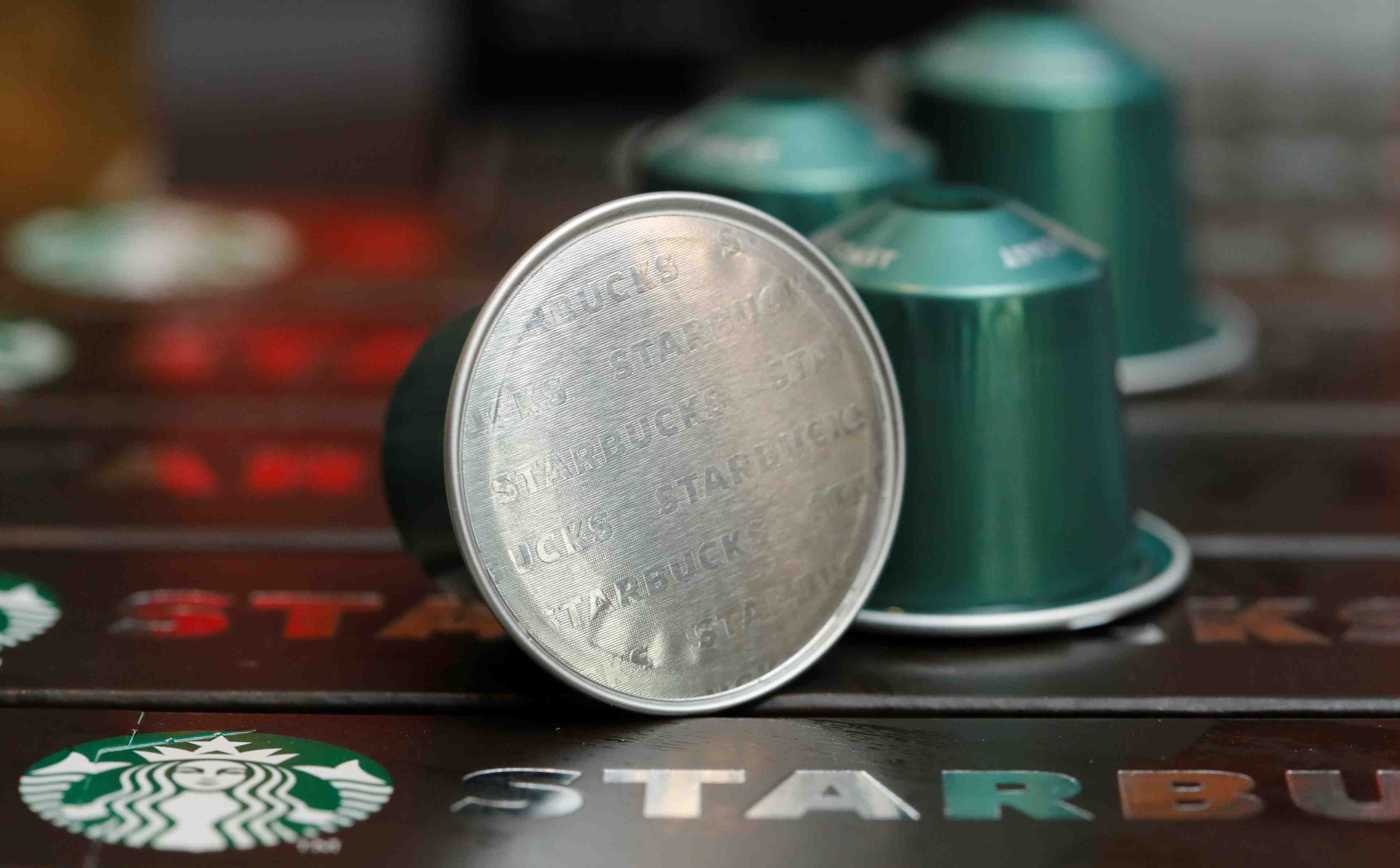 Starbucks releve ses previsions apres un solide 2eme trimestre