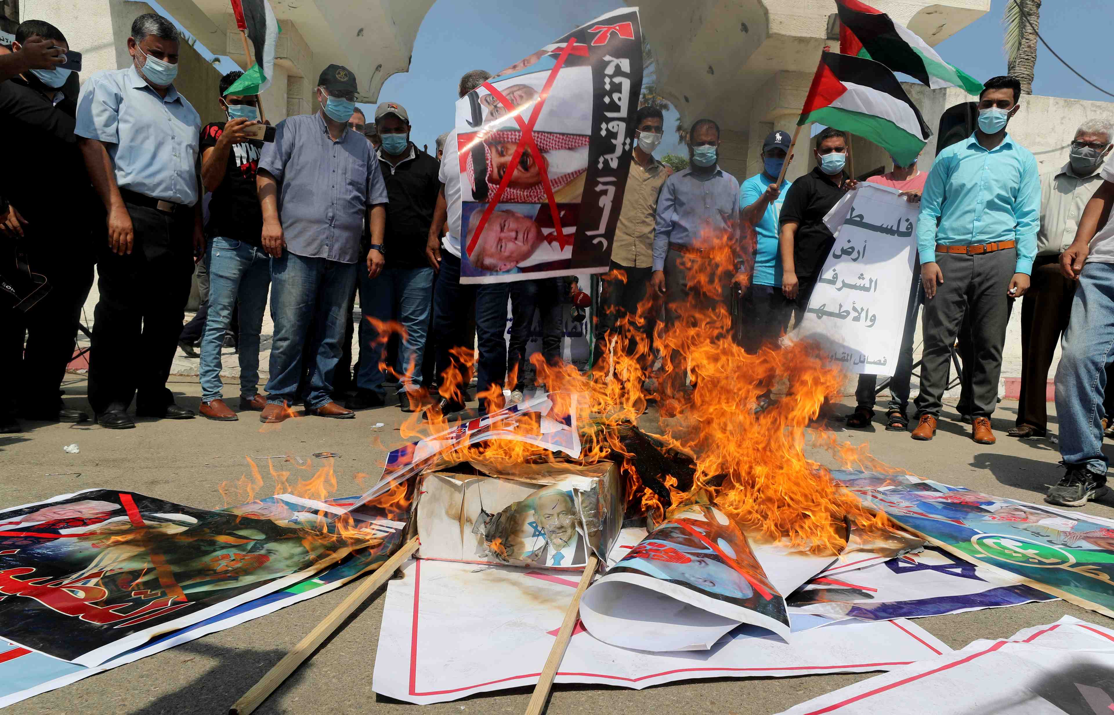 Les emirats arabes unis et bahrein ont signe des accords historiques avec israel