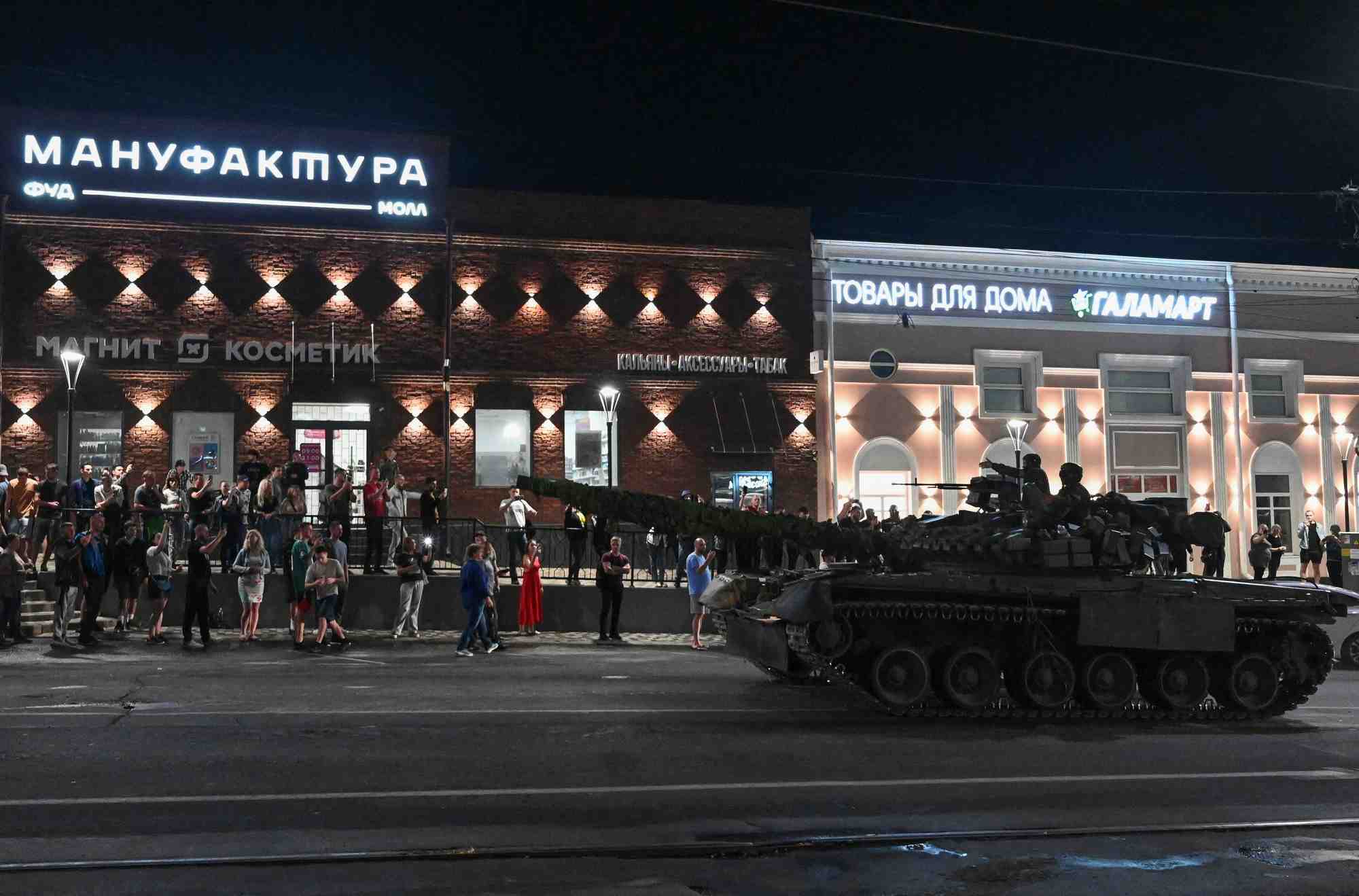 Des combattants de wagner se retirent de rostov-sur-le-don