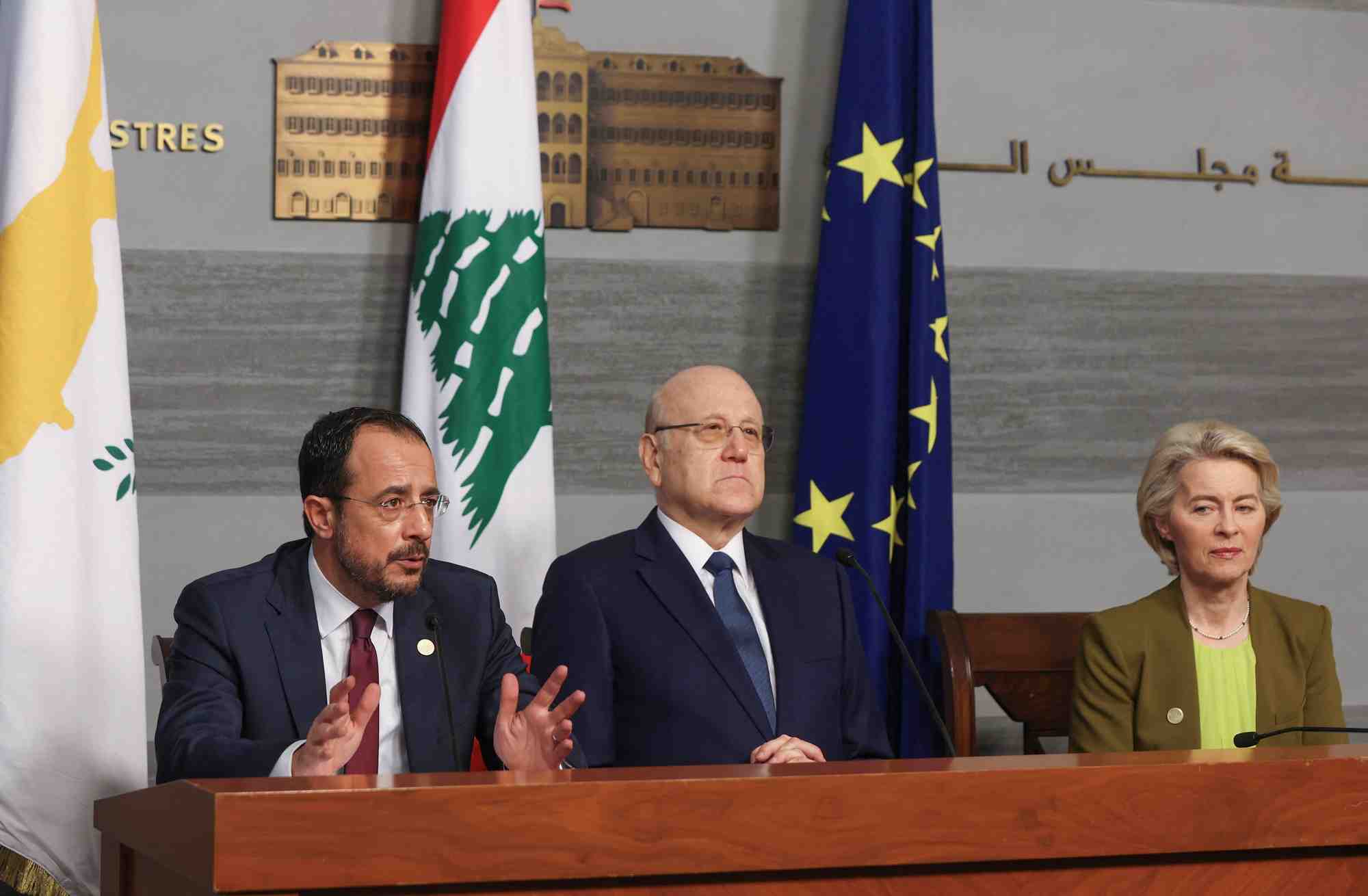 Le president chypriote christodoulides, la presidente de la commission europeenne von der leyen et le premier ministre libanais par interim mikati