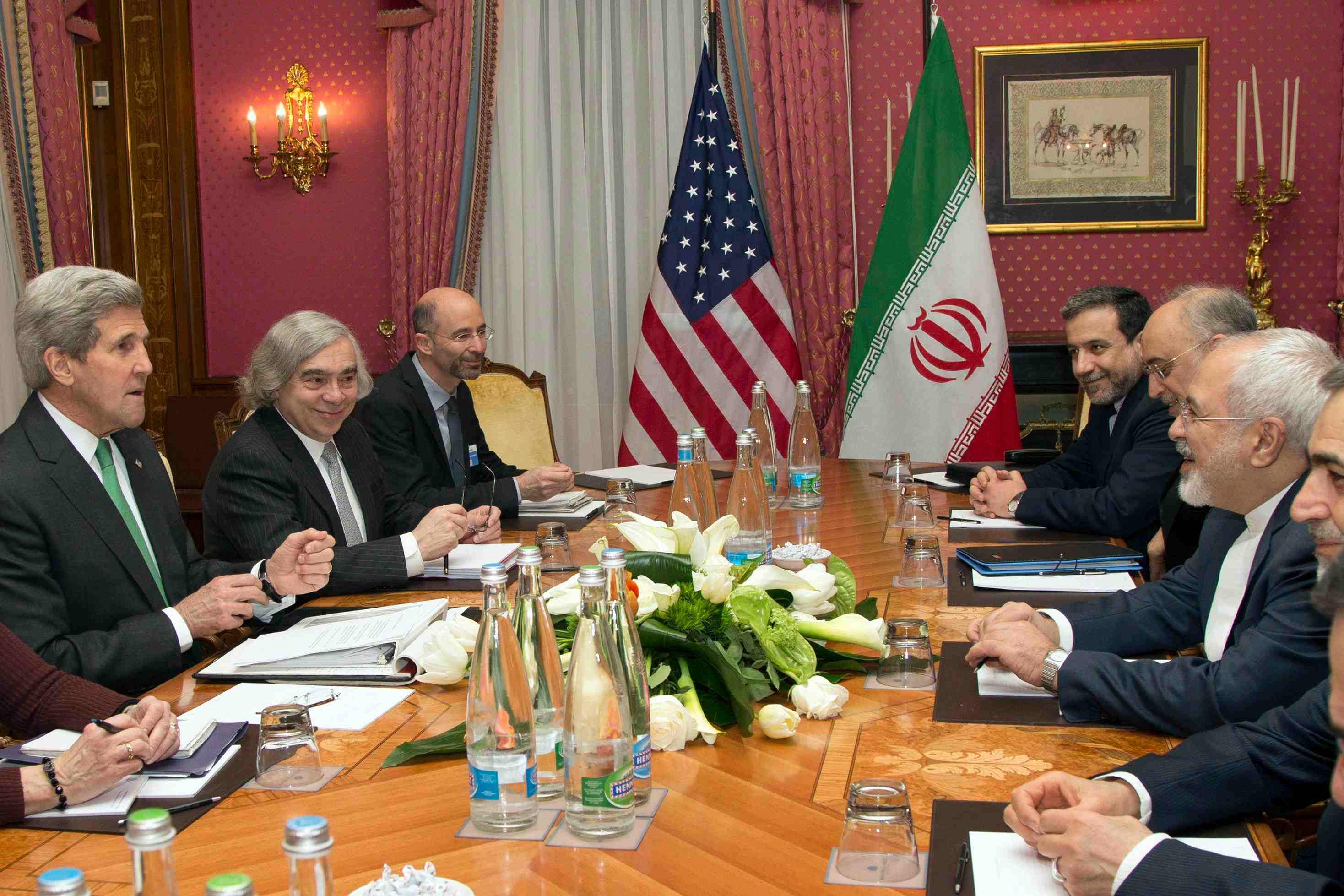 Les discussions sur le nucleaire iranien reprennent a lausanne