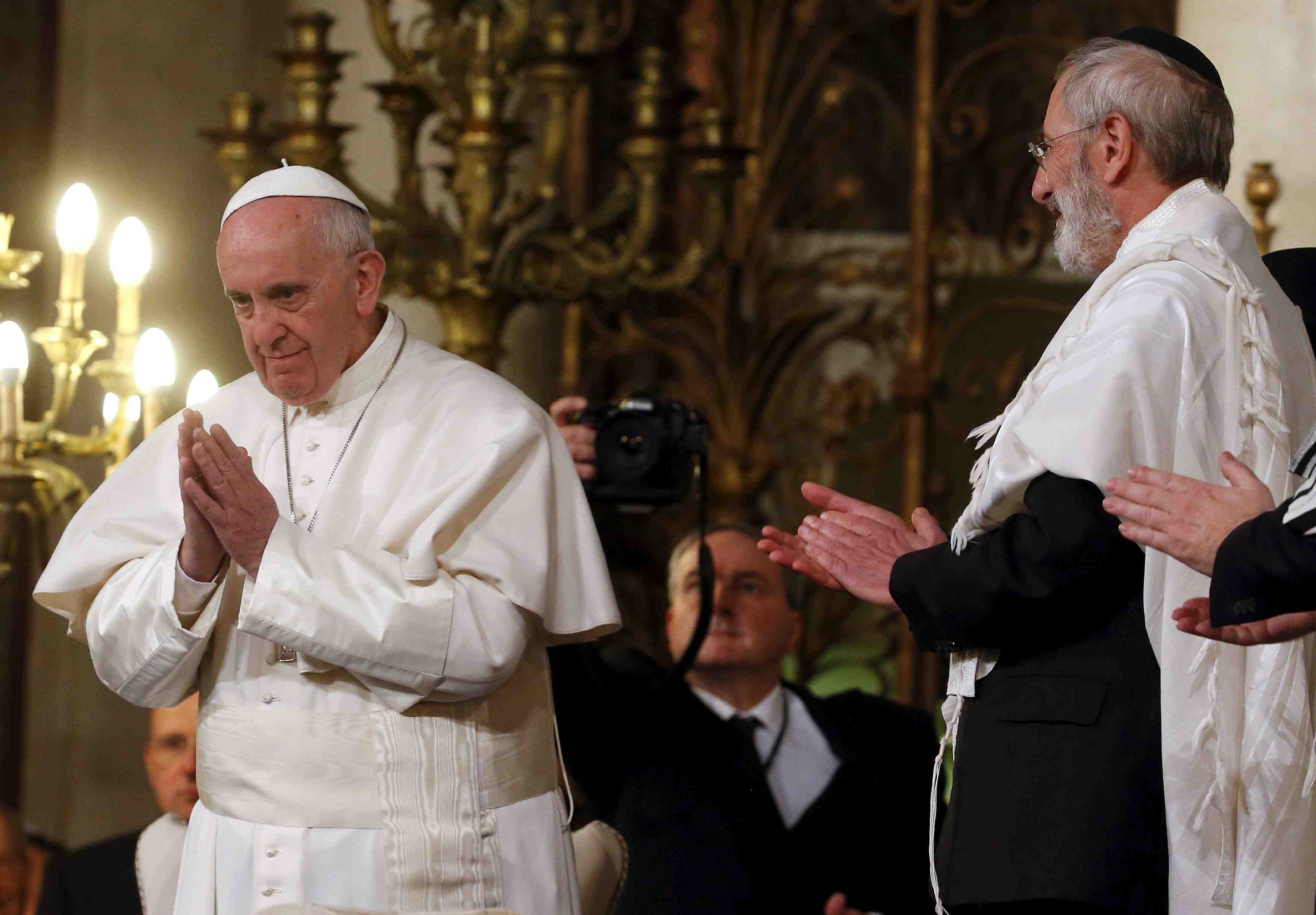Le pape se rend dans la grande synanogue de rome