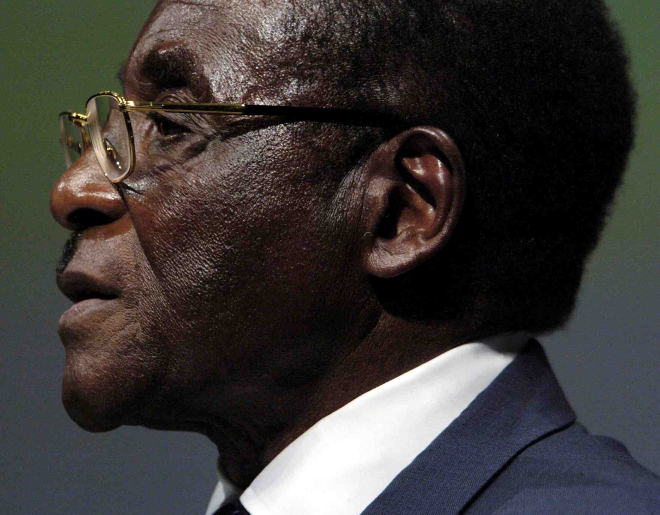 Le president zimbabween robert mugabe a demissionne