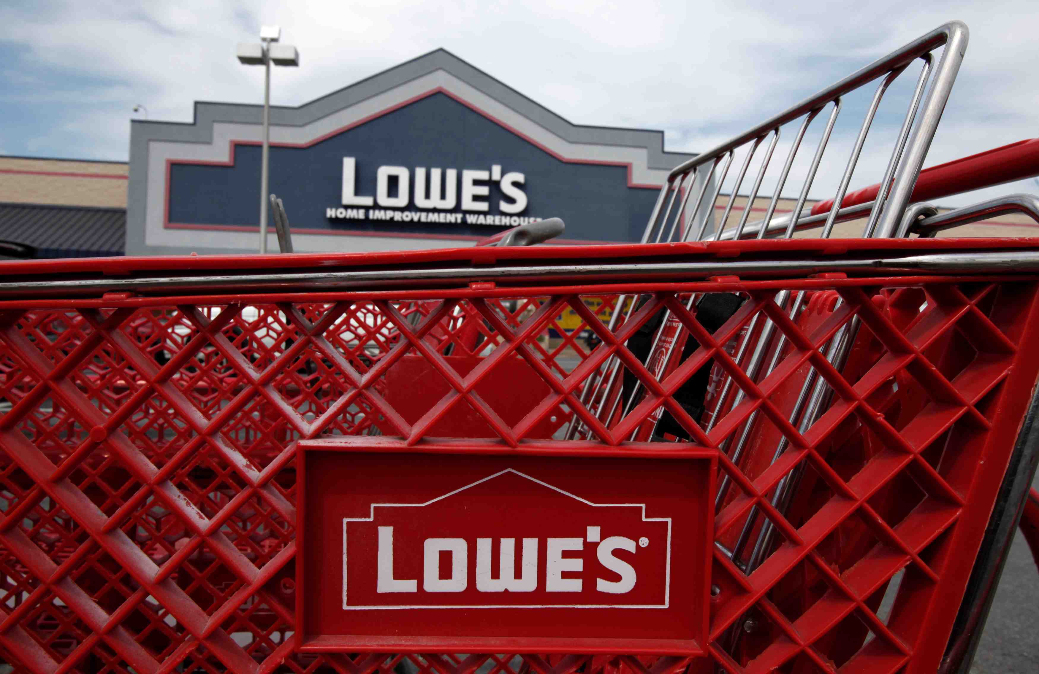 Usa: lowe's reduit ses previsions et ferme l'enseigne orchard