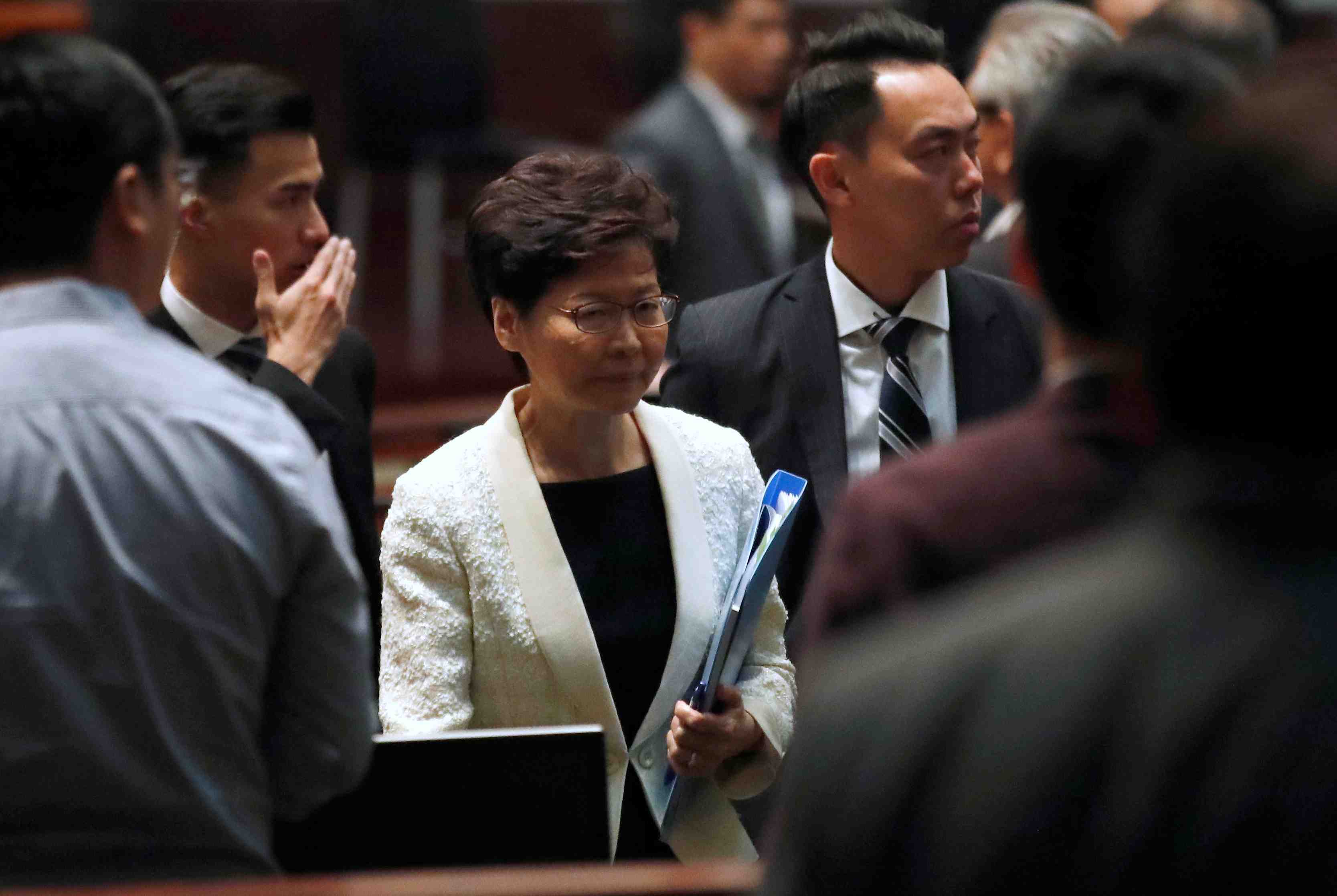 Hong kong: lam justifie l'usage de la force face aux manifestants