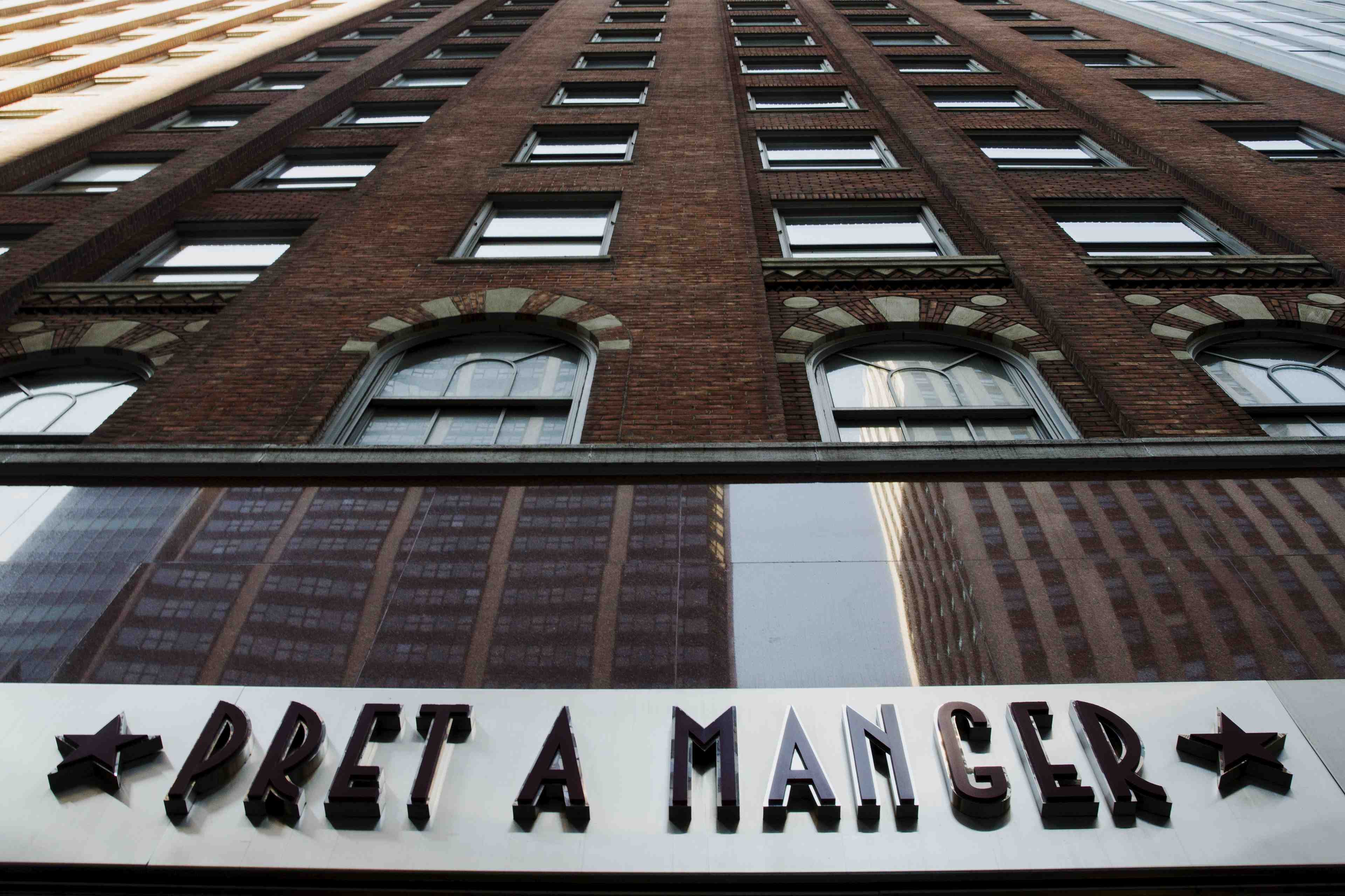 Pret a manger prevoit de supprimer encore 400 postes au royaume-uni