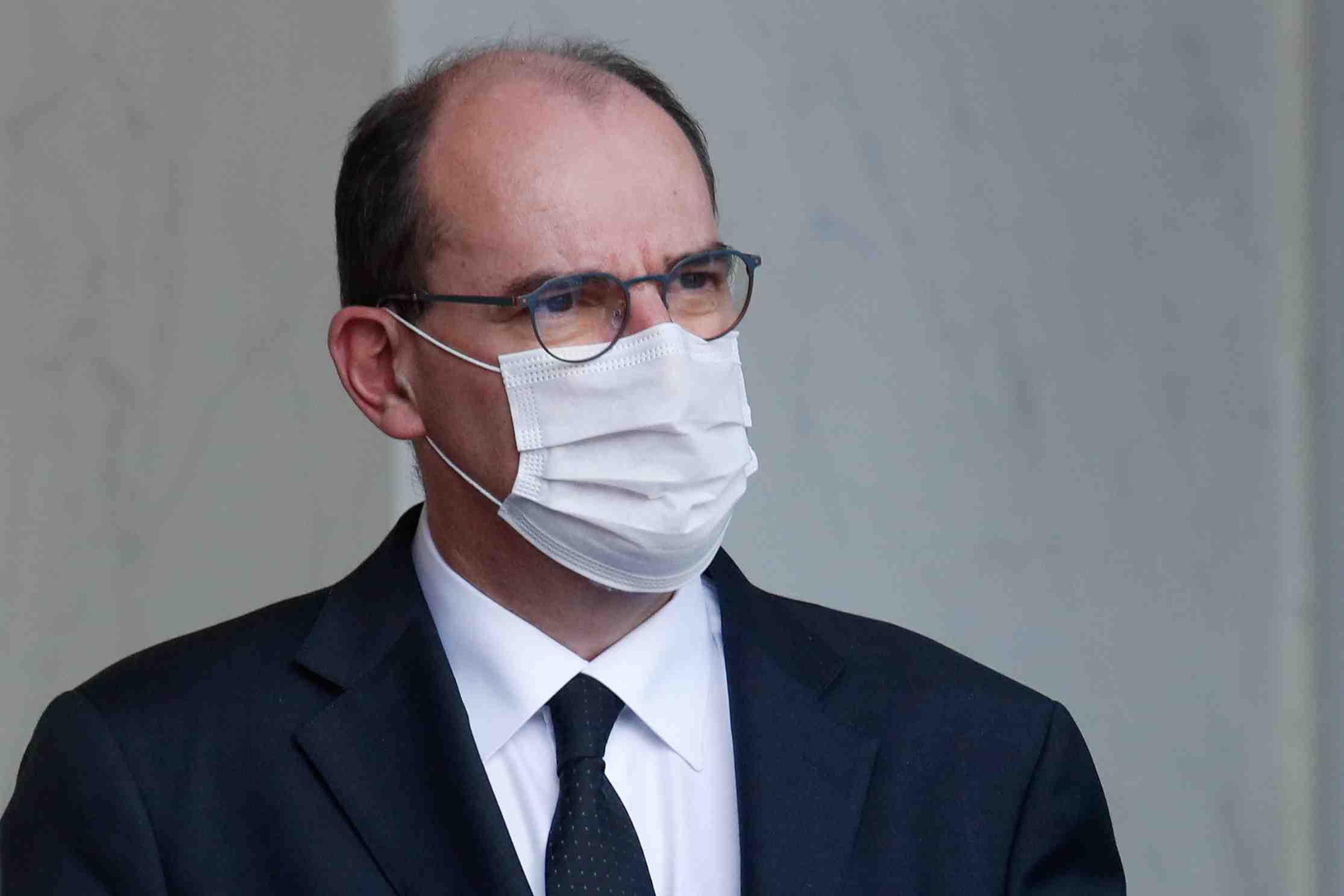 La france va renforcer la protection des fonctionnaires et le controle des reseaux sociaux, dit castex